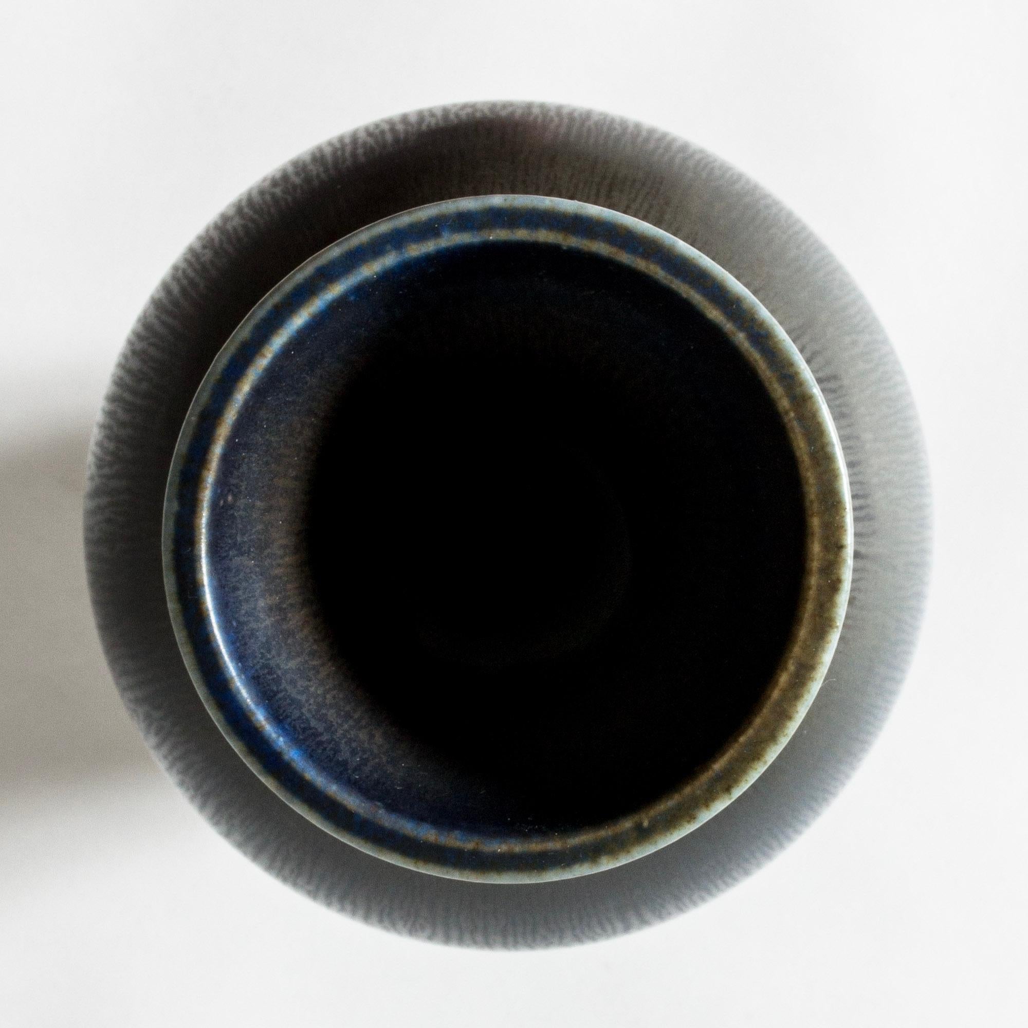 Vase en grès du milieu du siècle dernier de Berndt Friberg, Gustavsberg, Suède, années 1950 Bon état - En vente à Stockholm, SE