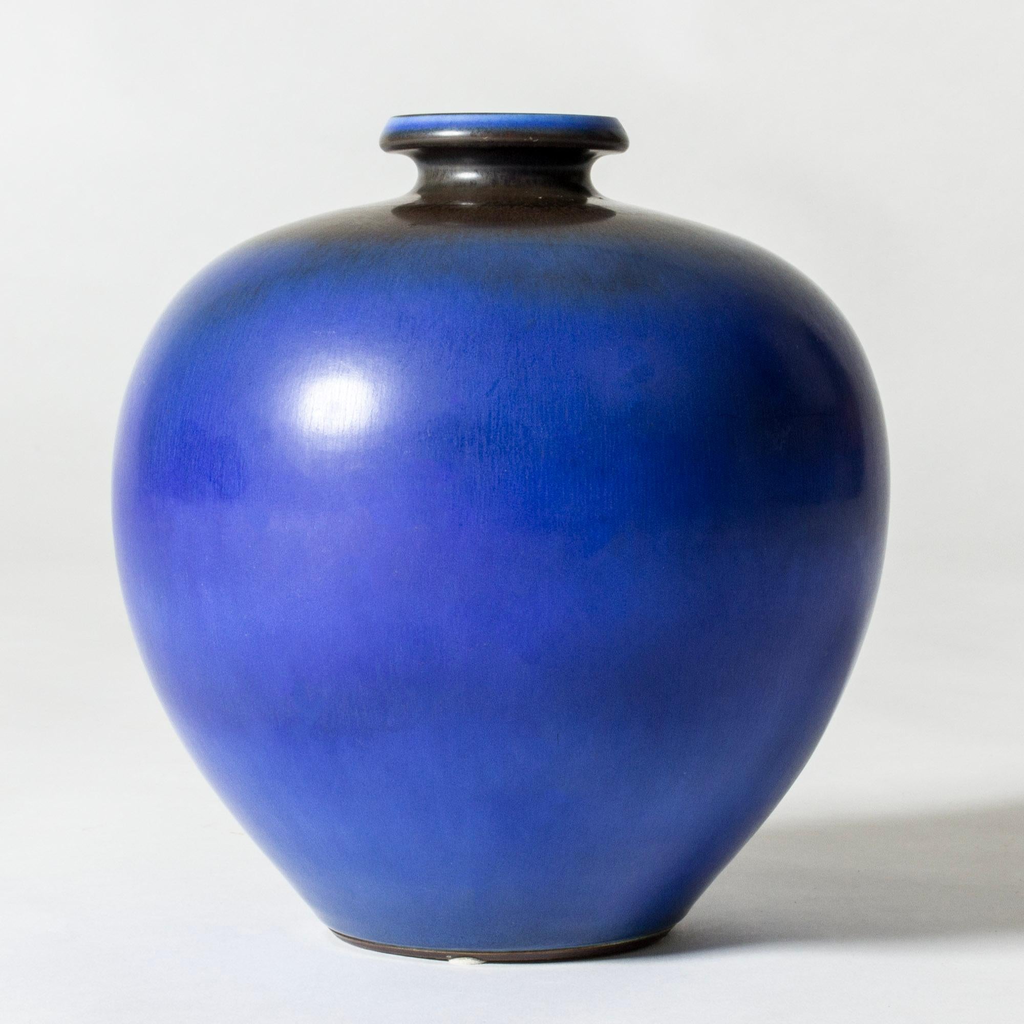 Vaso in gres della metà del secolo scorso di Berndt Friberg, Gustavsberg, Svezia, anni '1950 In condizioni buone in vendita a Stockholm, SE