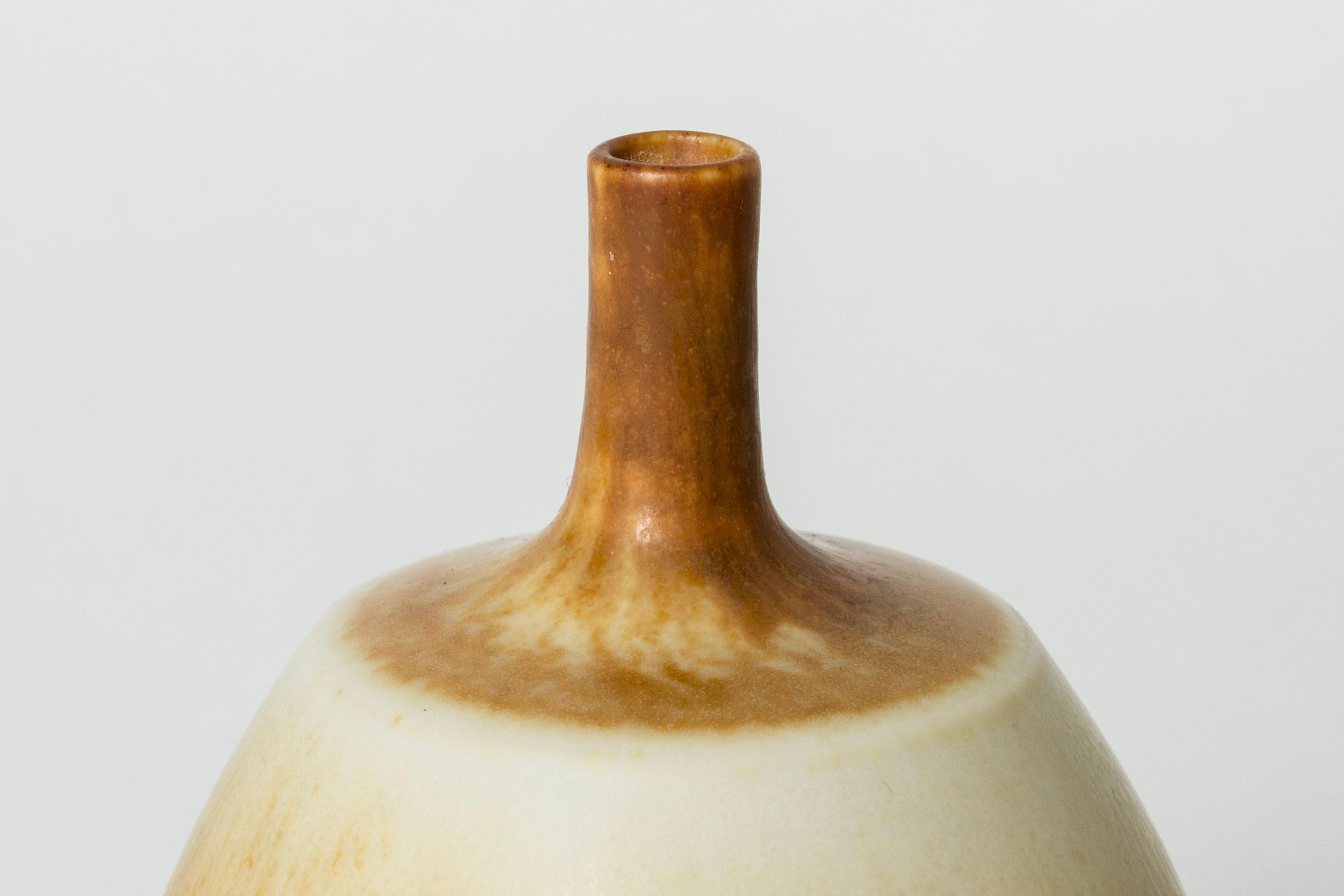 Midcentury Stoneware Vase by Berndt Friberg, Gustavsberg, Sweden, 1970s In Good Condition For Sale In Stockholm, SE