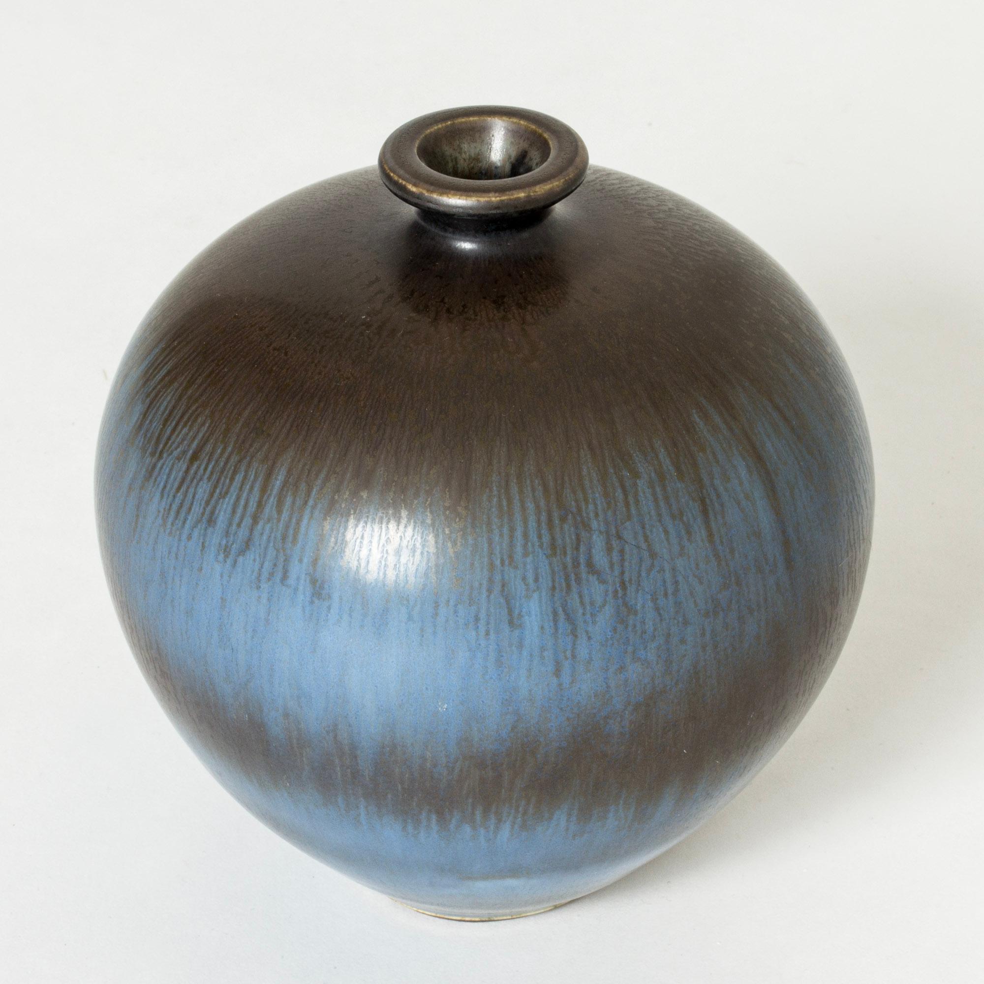 Scandinavian Modern Midcentury Stoneware Vase by Berndt Friberg, Gustavsberg, Sweden, 1975 For Sale