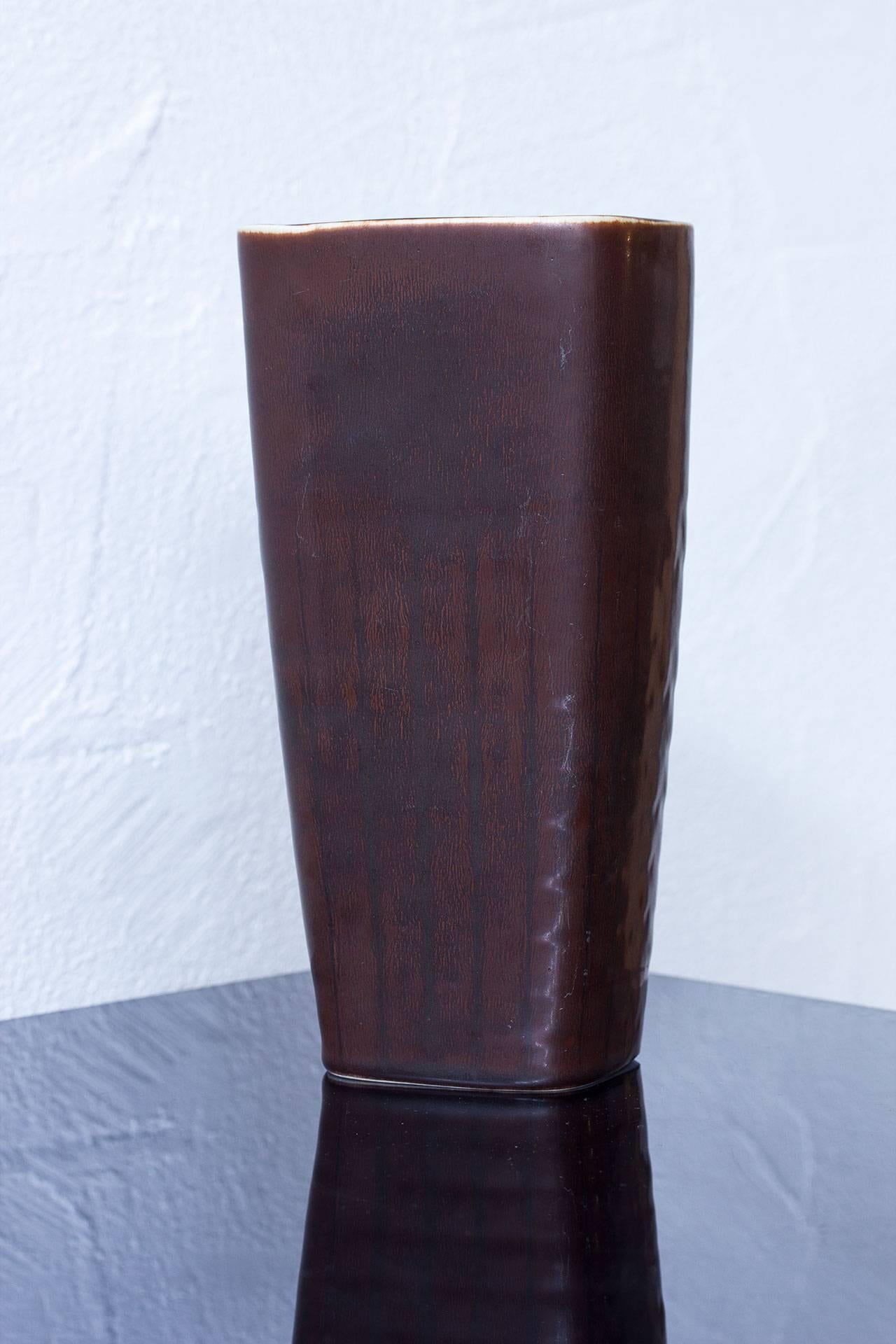 Mid-century stoneware vase designed by Carl-Harry Stålhane. Manufactured at Rörstrand in Sweden. Made from stoneware with a brown hare’s fur glaze. Hand thrown in Sweden, during the 1950s, signed “R”, three crowns of Rörstrand with initials of