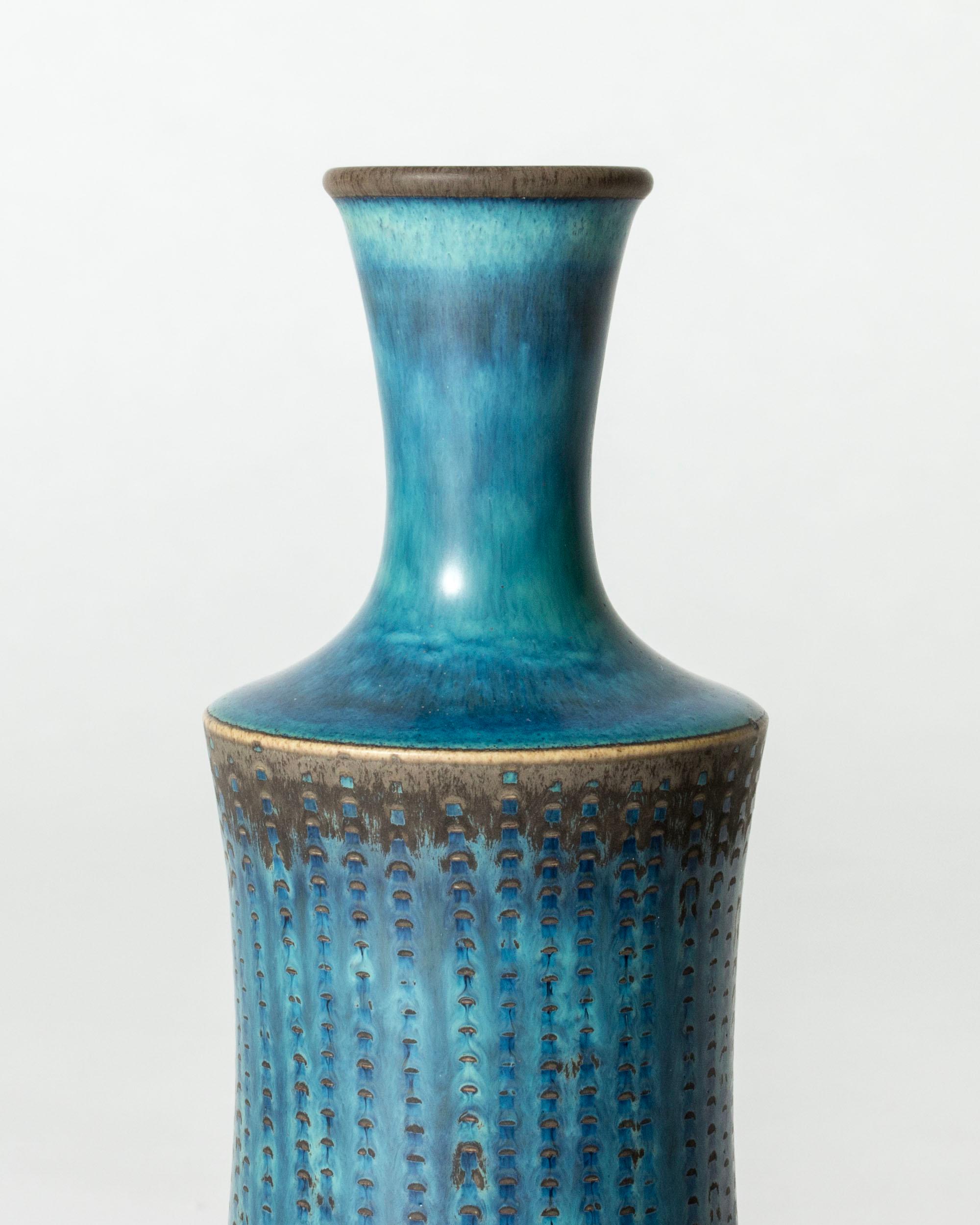 Svedese Vaso in gres della metà del secolo scorso di Stig Lindberg, Gustavsberg, Svezia, anni '1960 in vendita
