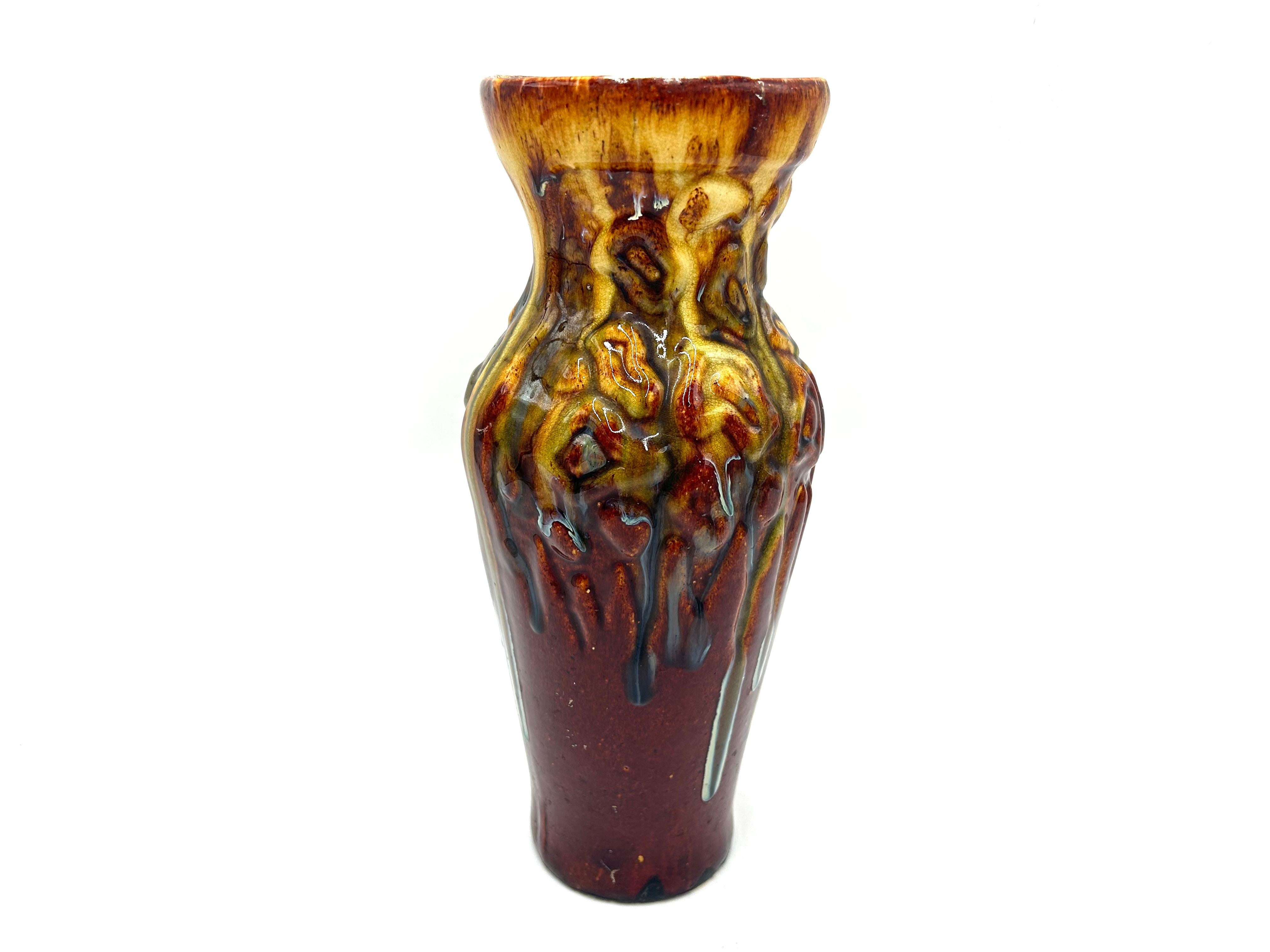 Mid-Century Modern stoneware vase

Made in Poland in 50/60 years. of the twentieth century.

Very good condition

Measures : Height: 32cm, diameter 11cm.