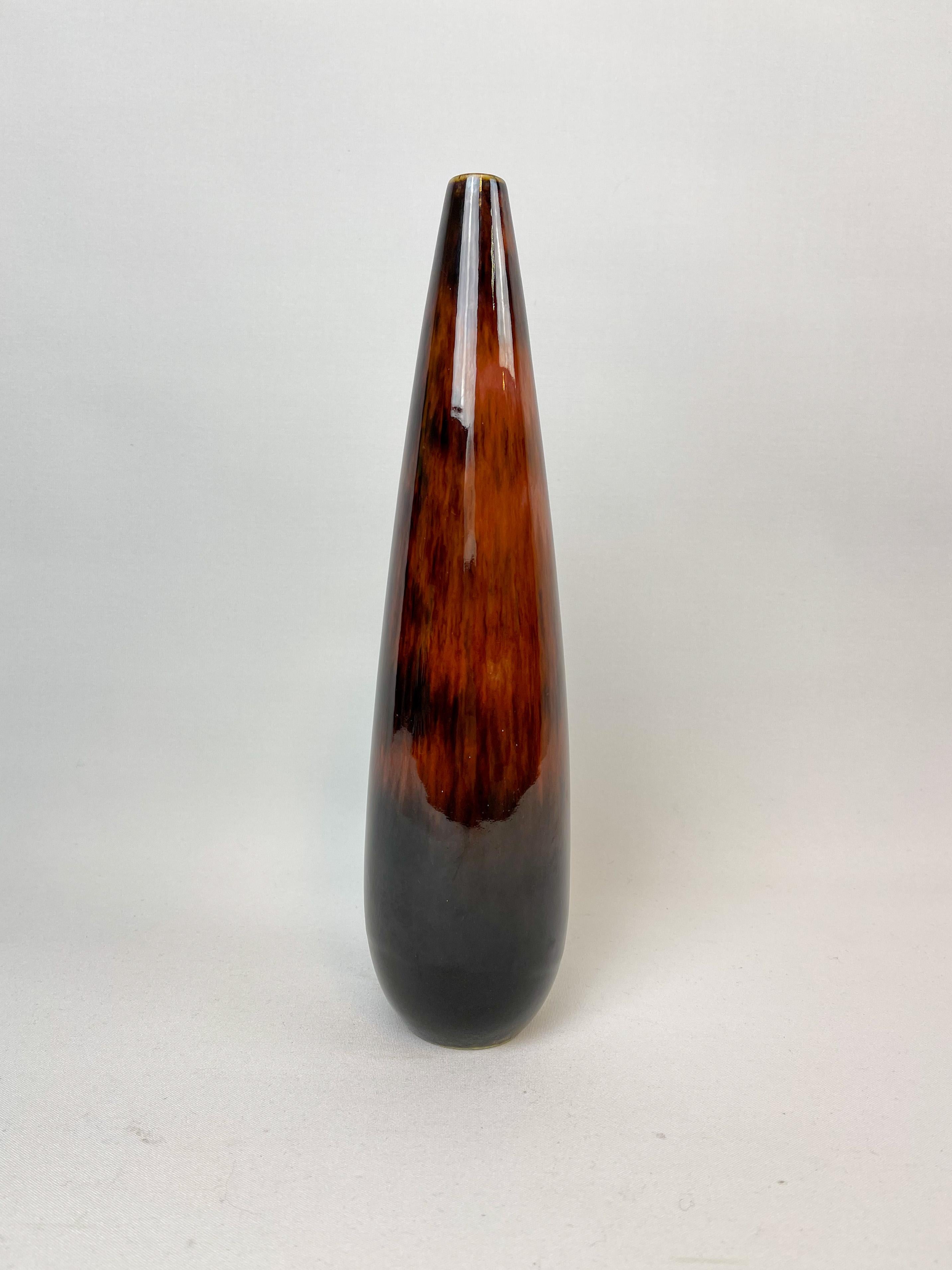 This stunning piece of ceramic was produced at Rörstrand and maker/designer Carl Harry Stålhane. Made in Sweden in the 1950s. Beautiful glazed vases with nice lines. Its rounded bottom with darked glaze and the middle part with different colors end