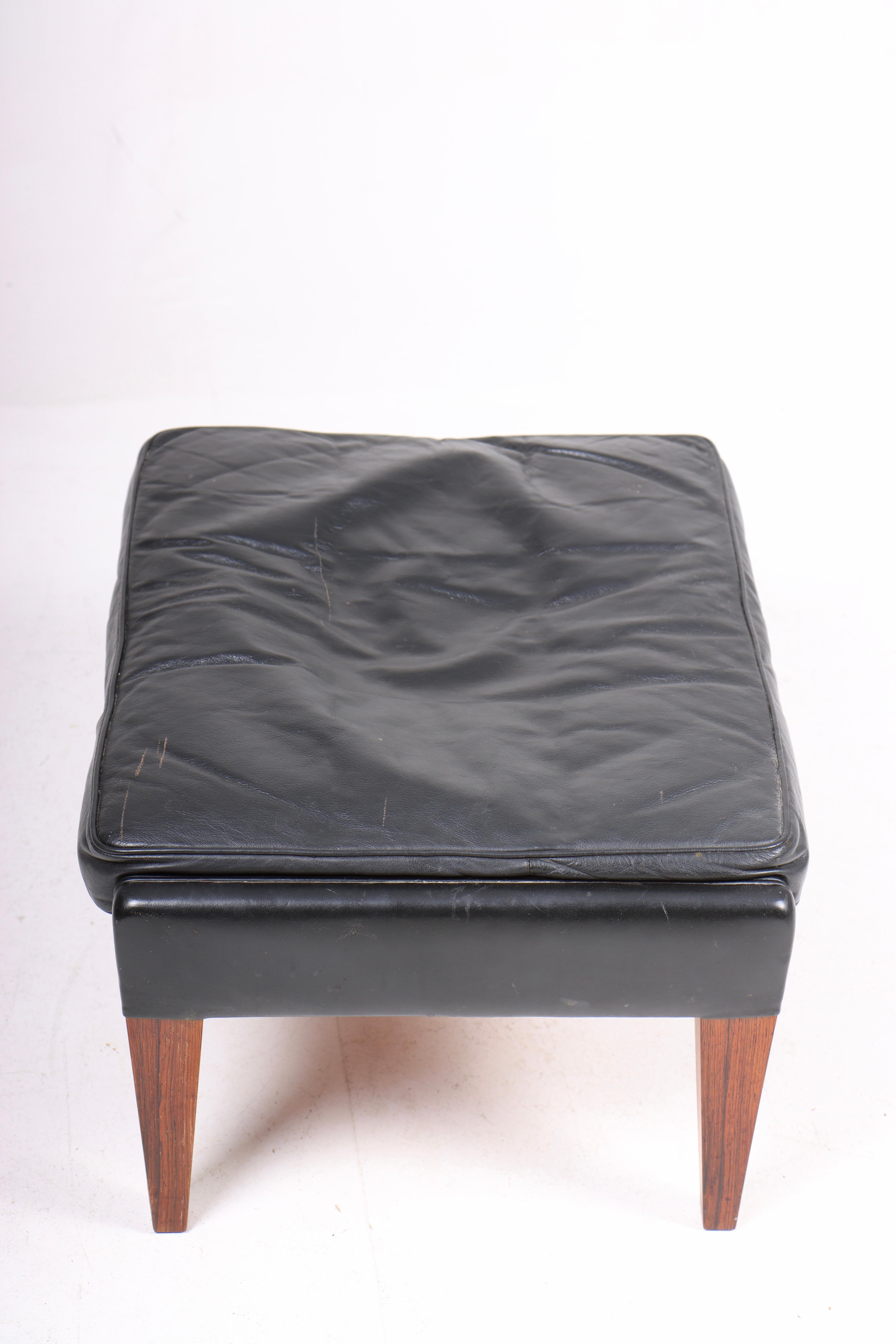 Midcentury Stool Model V11 in Leather and Rosewood, Designed by Illum Wikkelsø In Good Condition In Lejre, DK