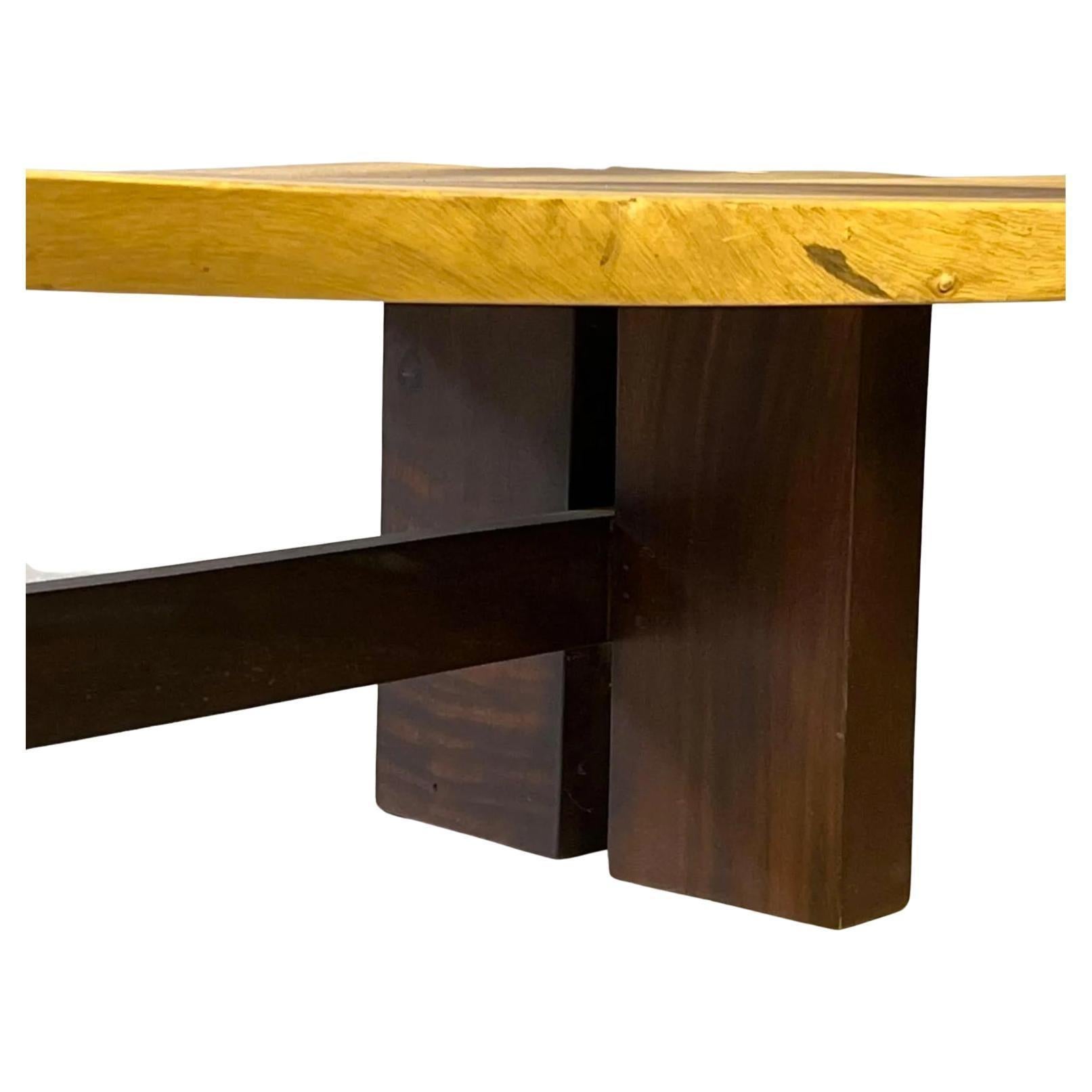 Mid-Century Modern Banc ou table basse en noyer à bord libre et à plateau en dalles, du milieu du siècle, Studio A Craft en vente