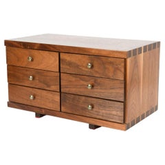 Midcentury studio craft Petite commode top Boîte à bijoux 6 tiroirs noyer laiton