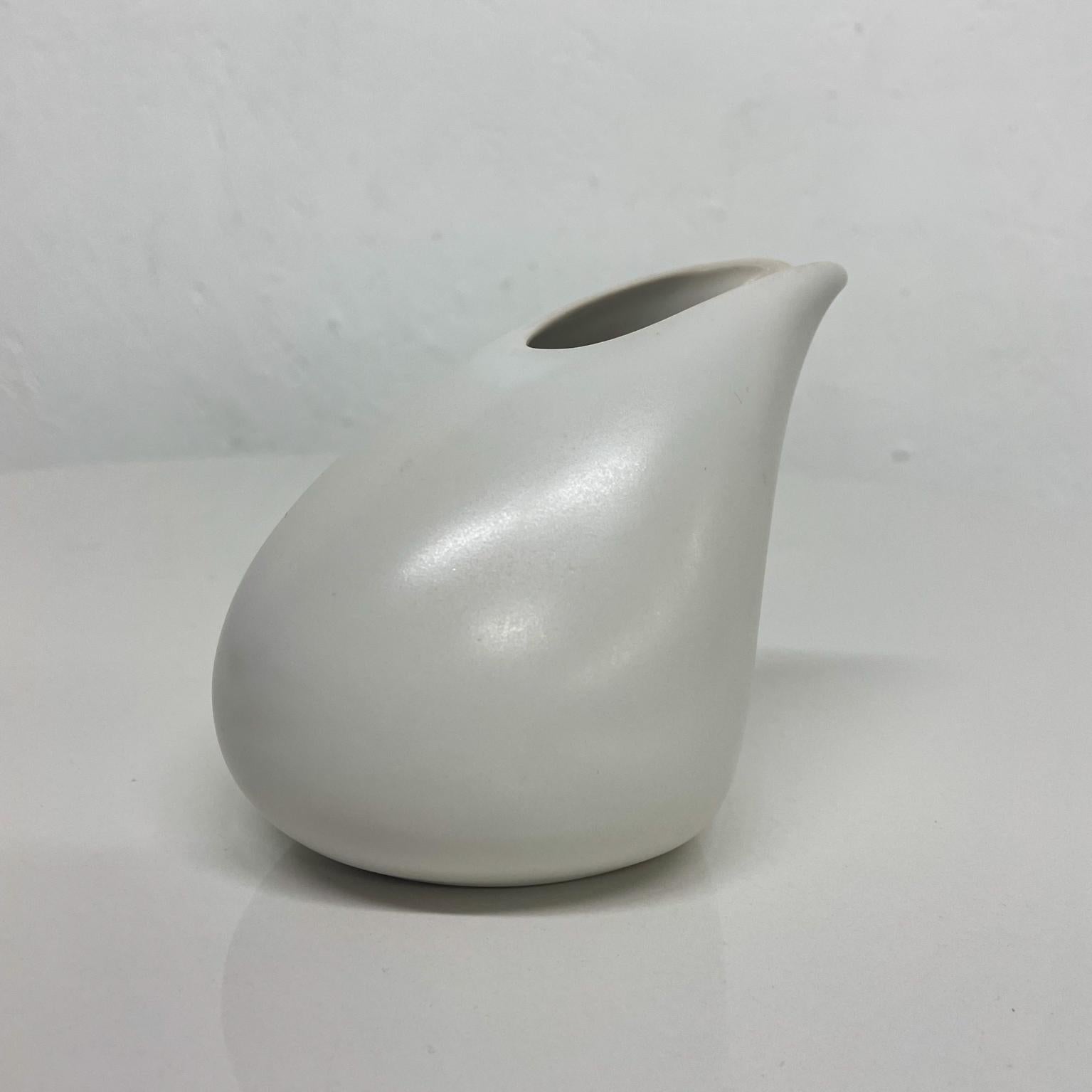 Midcentury Modern Studio Pottery Sculptural Pearl Creamer Signed Art 1970s In Good Condition In Chula Vista, CA