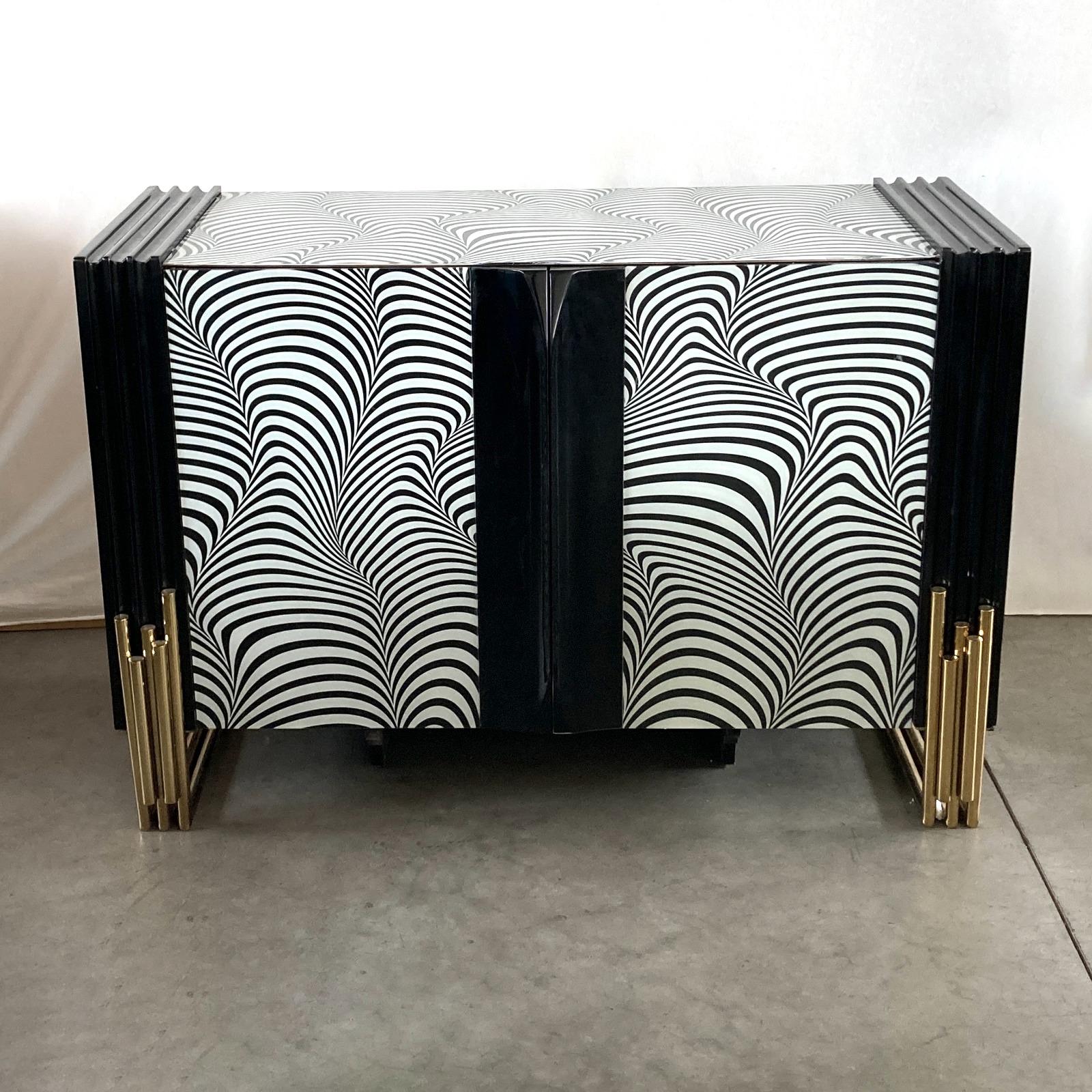 Midcentury Style Black & White Murano Glass and Brass Cabinet or Credenza  In New Condition For Sale In Rome, IT