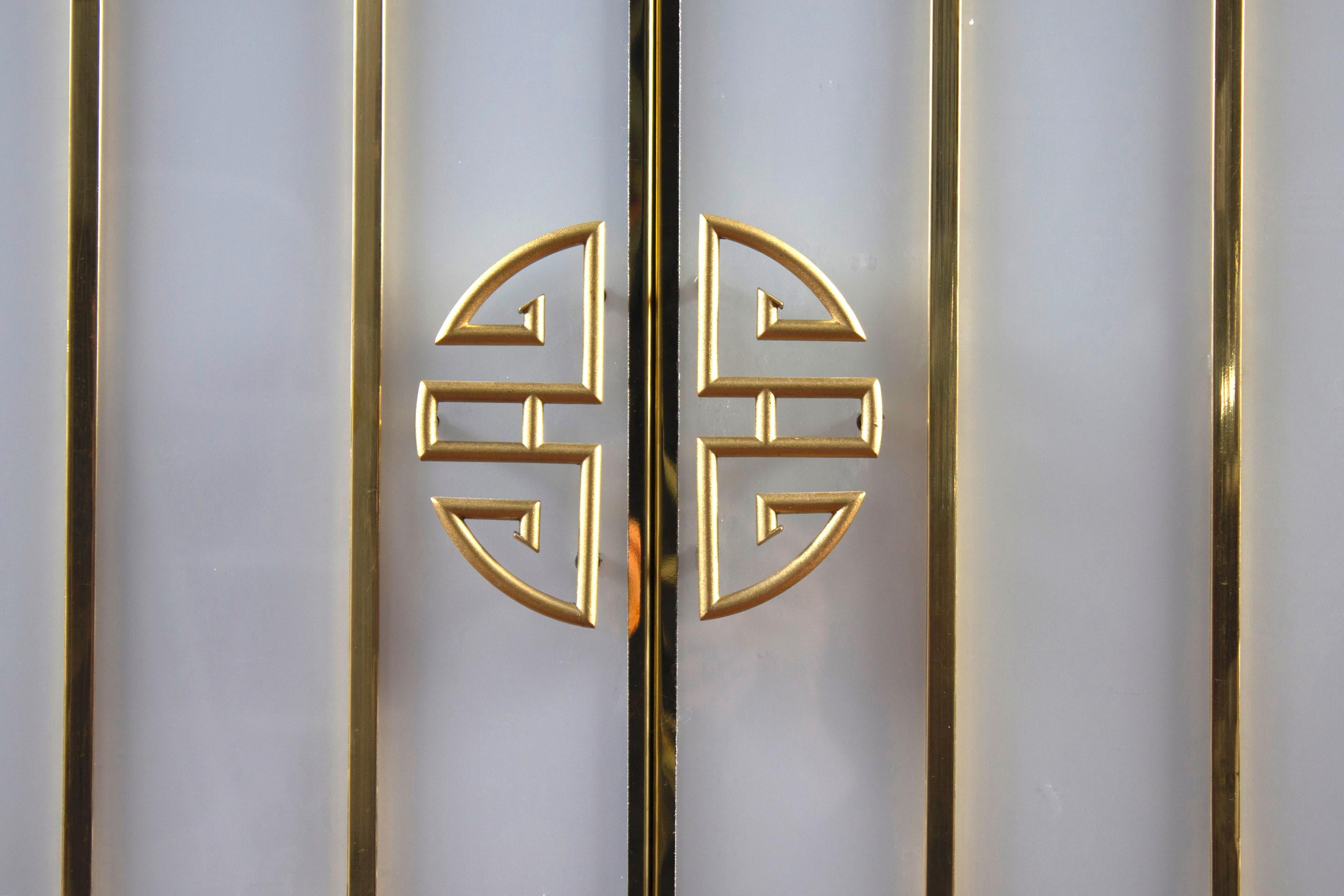 Midcentury Style Brass and Blu Murano Glass Bar Cabinet, 2020 en venta 4