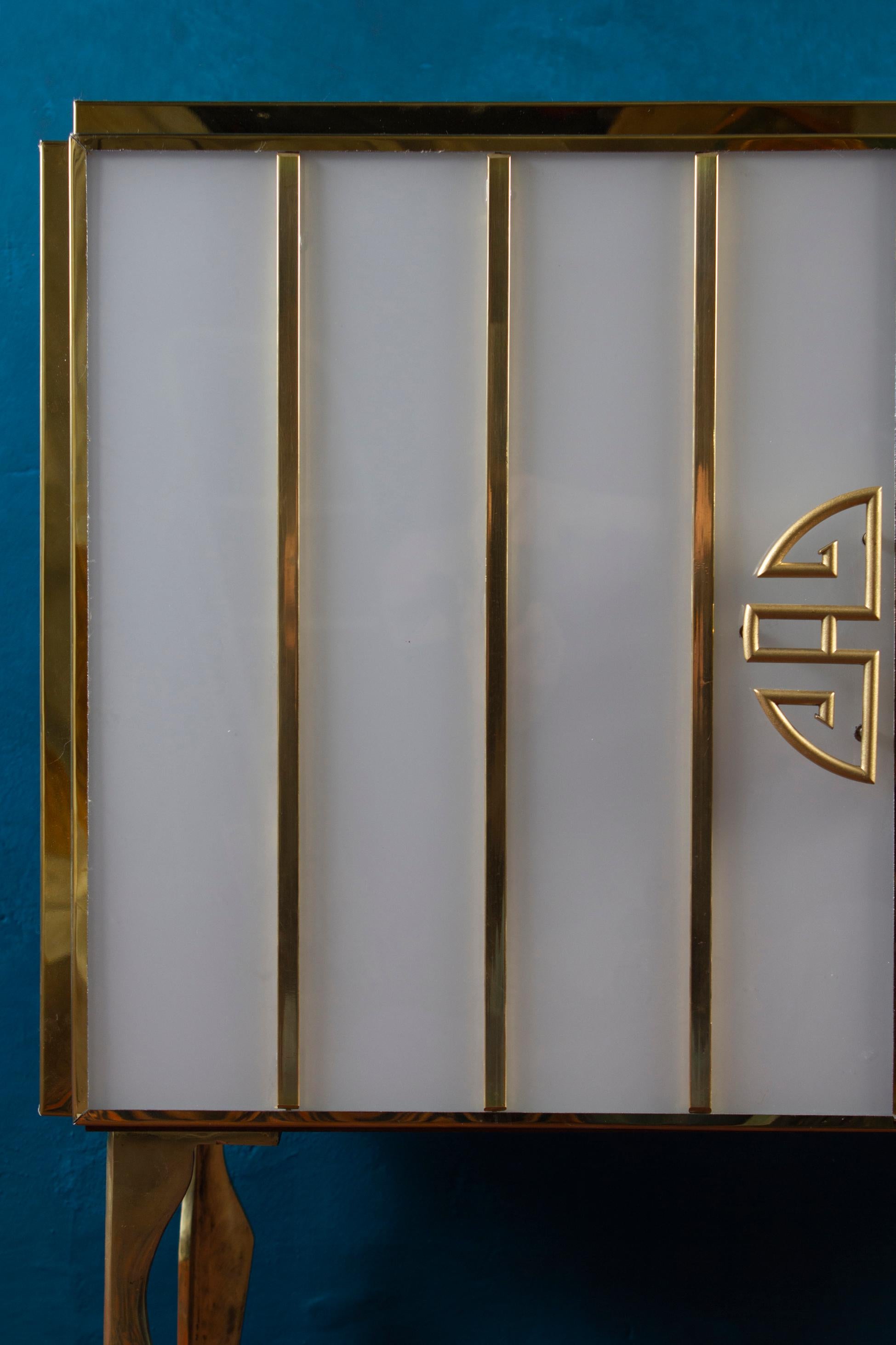 Midcentury Style Brass and Blu Murano Glass Bar Cabinet, 2020 en venta 5