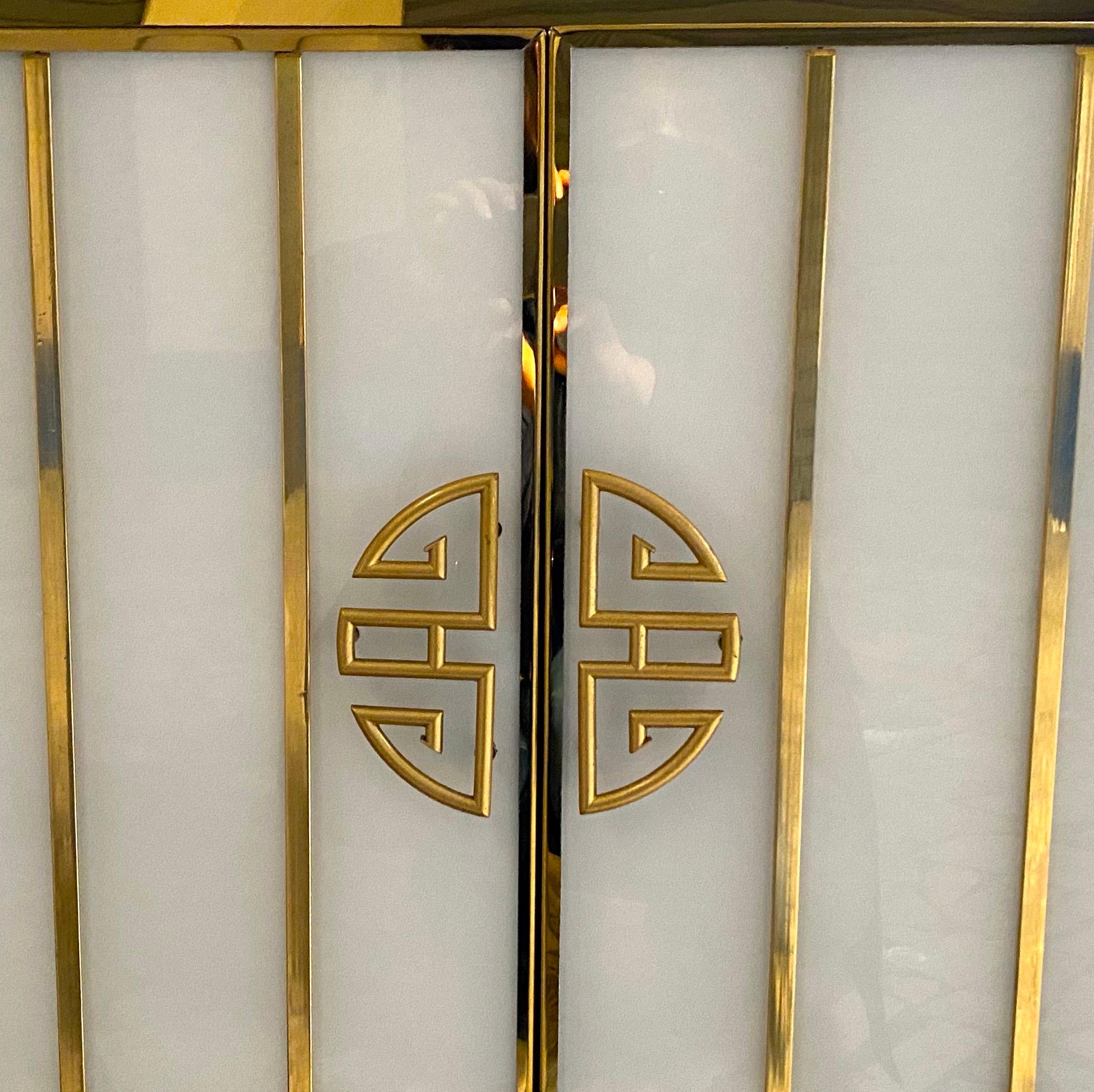 Midcentury Style Brass and Blu Murano Glass Bar Cabinet, 2020 en venta 12