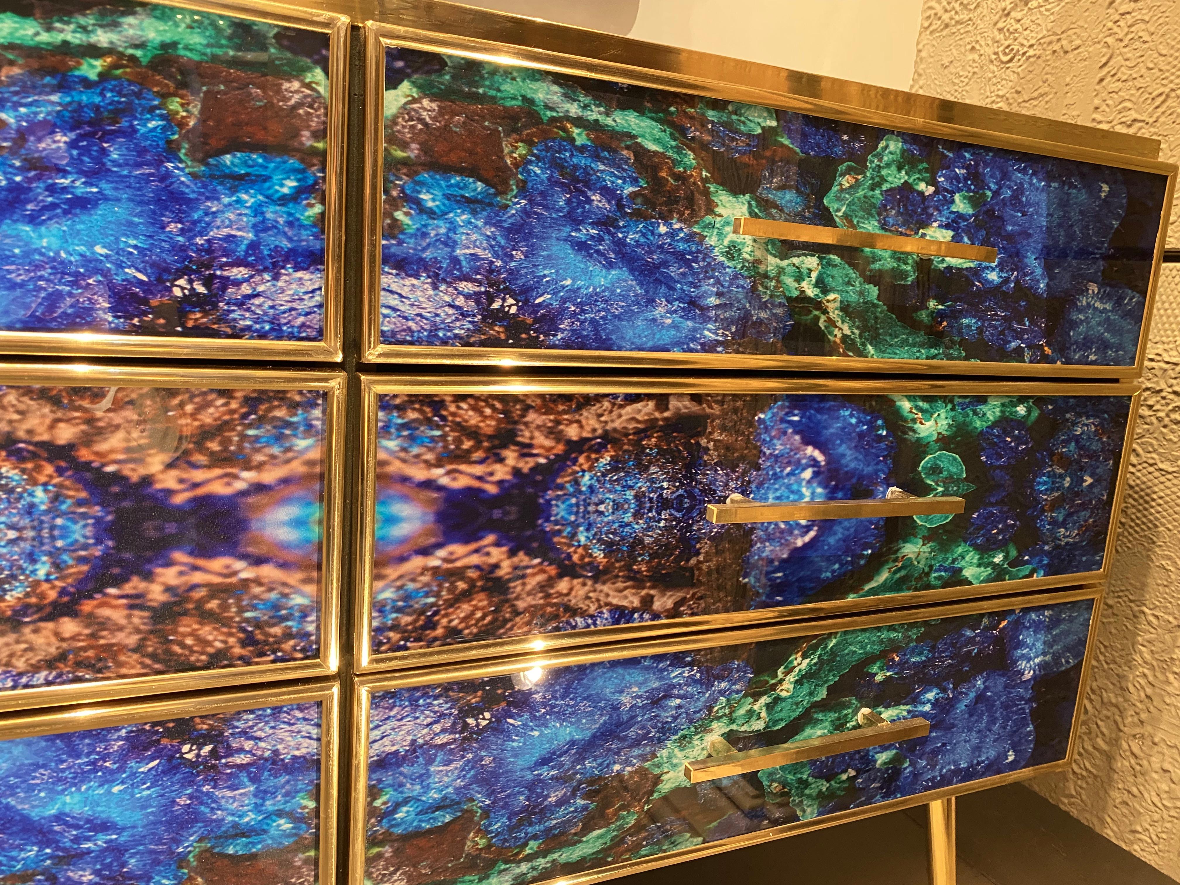 Cómoda de latón y cristal de Murano color lapislázuli de estilo de mediados de siglo en venta 4