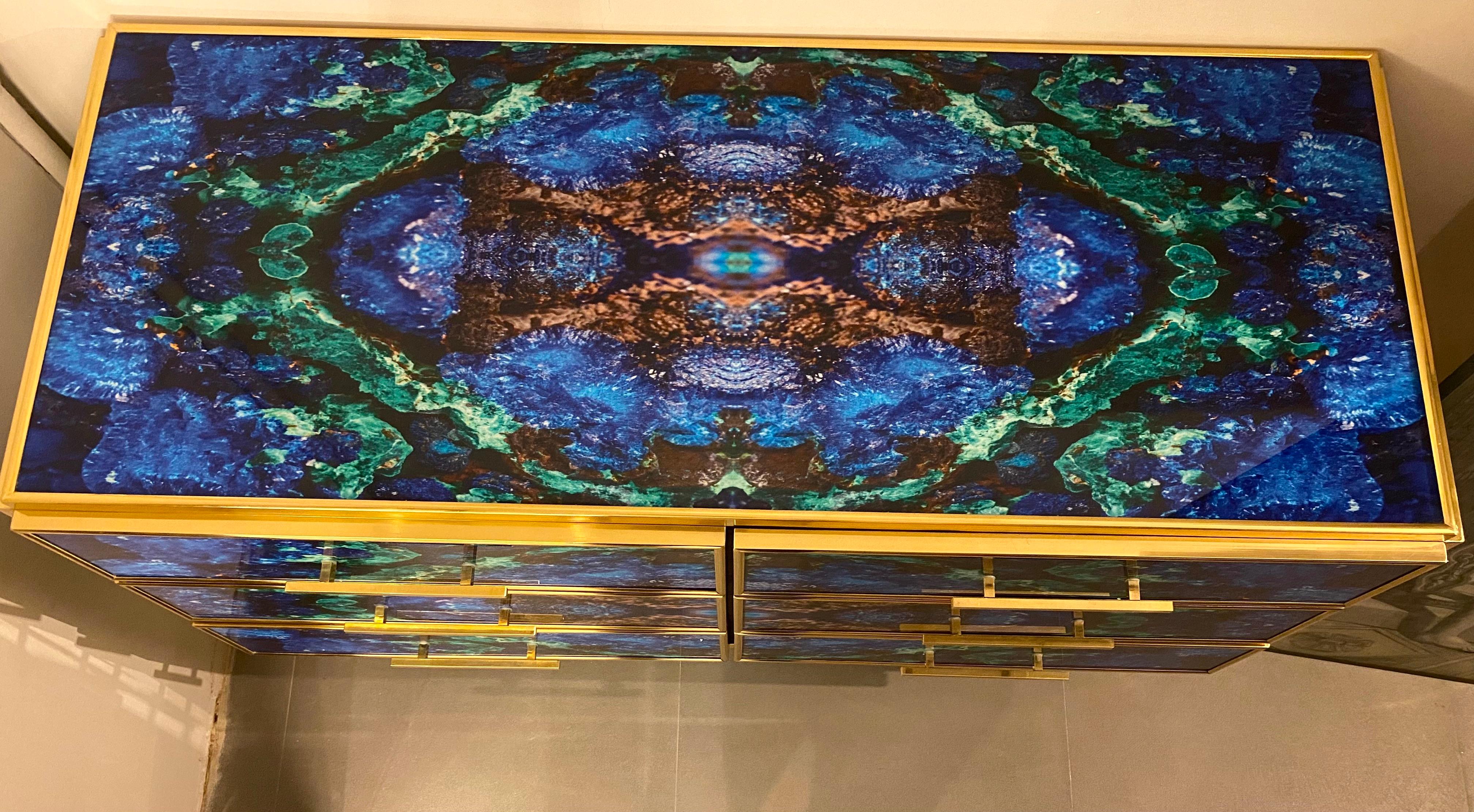 Cómoda de latón y cristal de Murano color lapislázuli de estilo de mediados de siglo en venta 6
