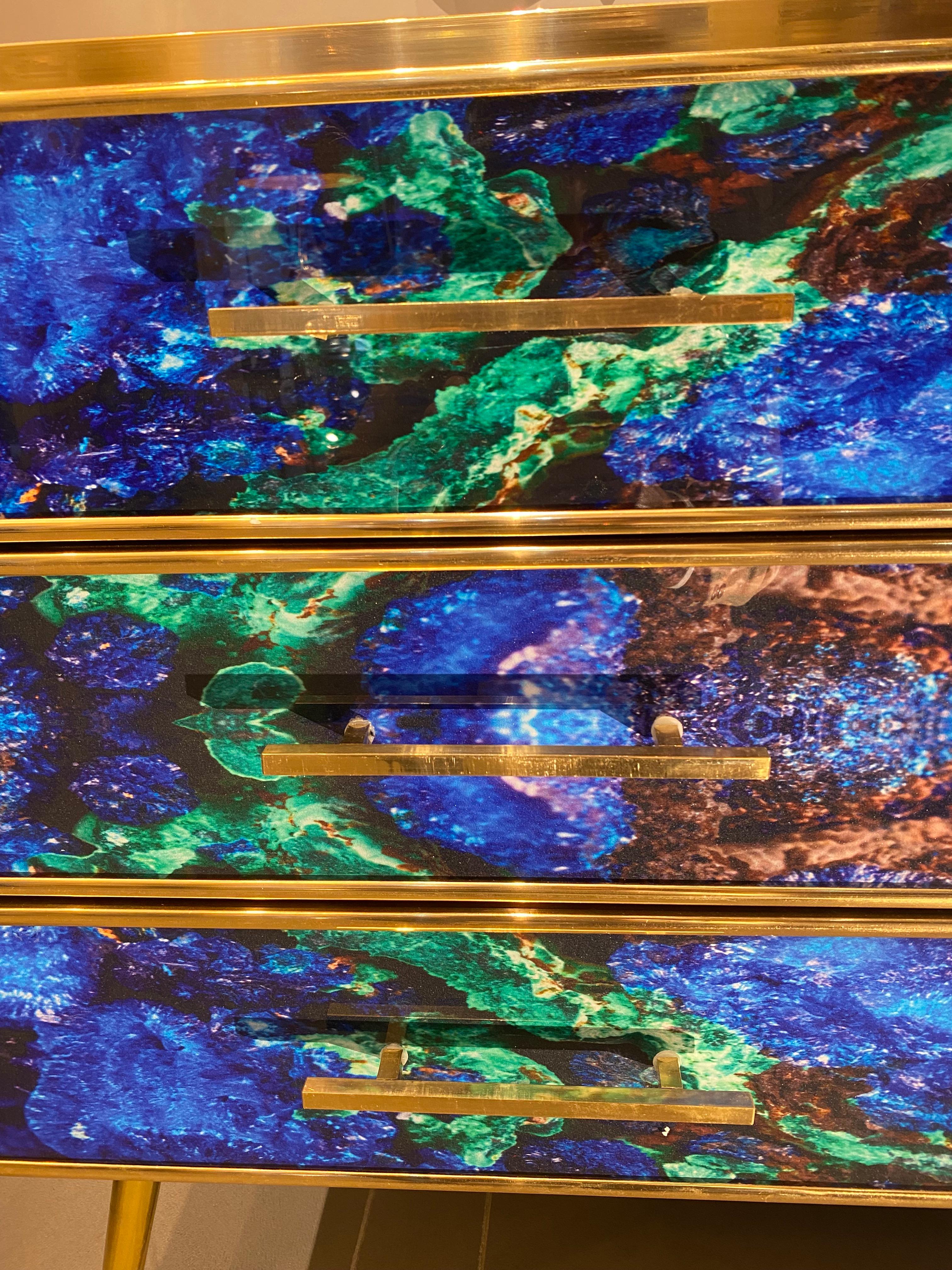Verre Commode de style mi-siècle en laiton et verre de Murano de couleur lapis-lazuli en vente
