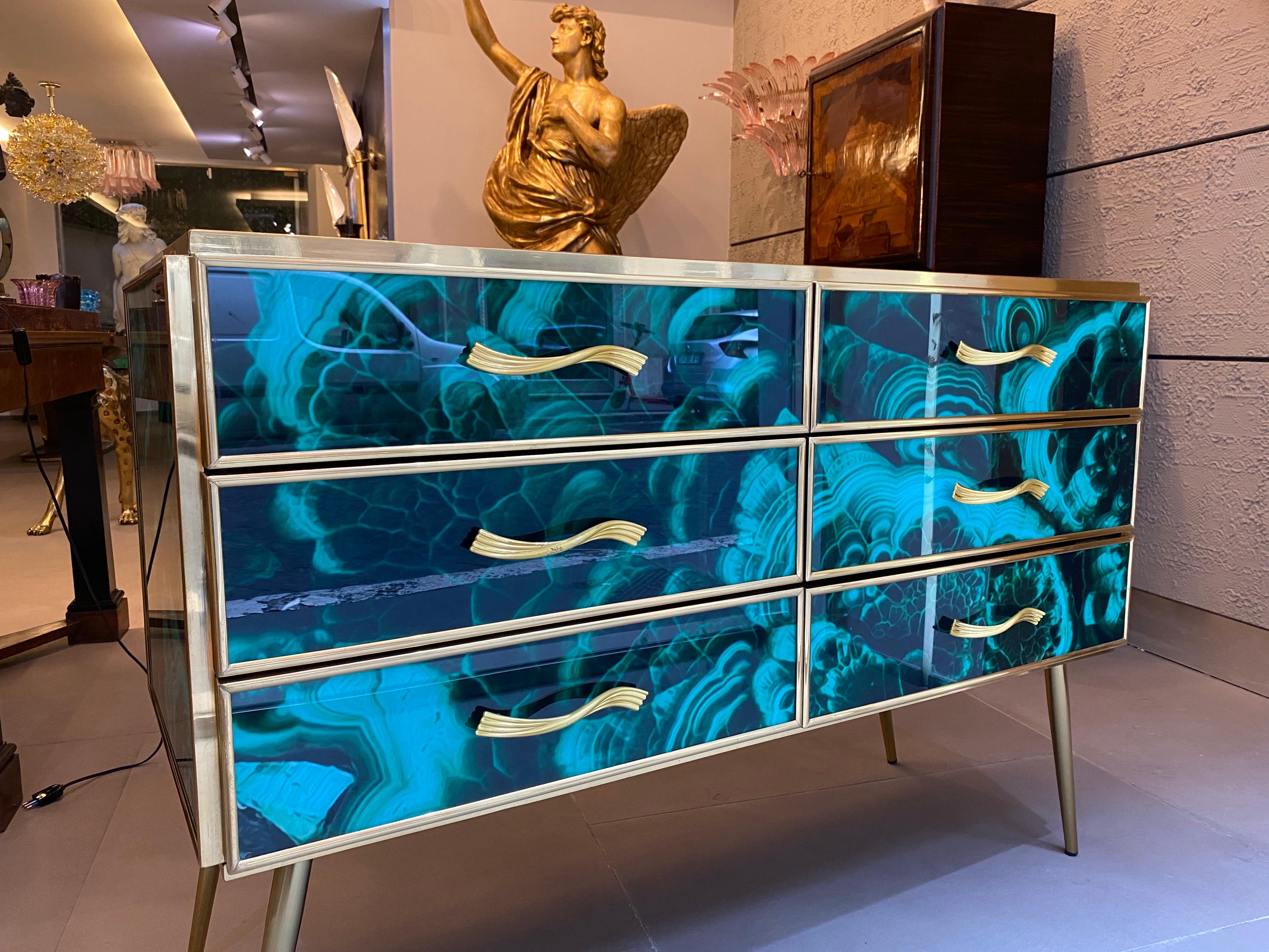 Commode de style mi-siècle en laiton et verre de Murano de couleur malachite, 2020 en vente 6