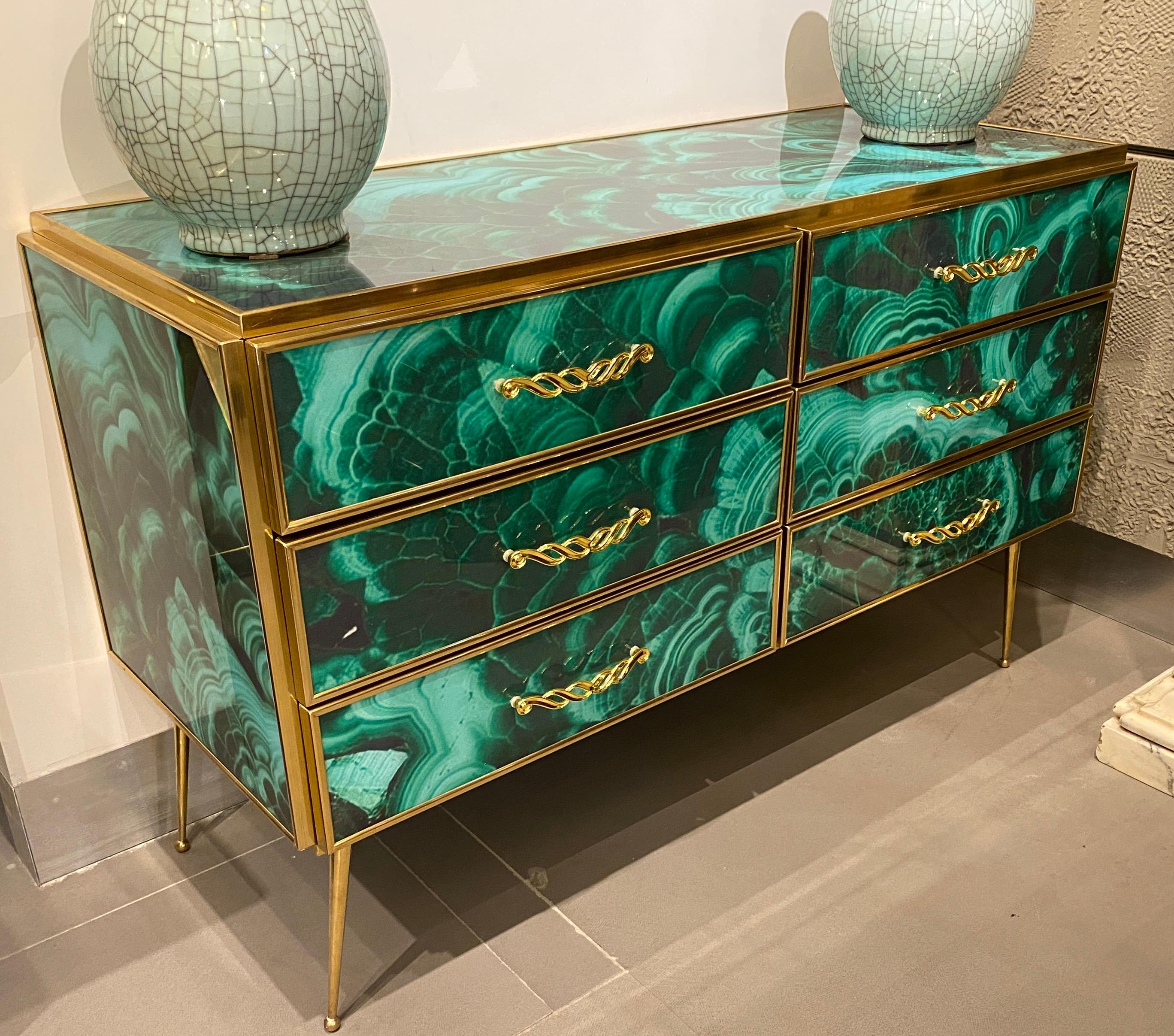 Commode in ottone e vetro di Murano color malachite in stile Midcentury, 2020 in vendita 6