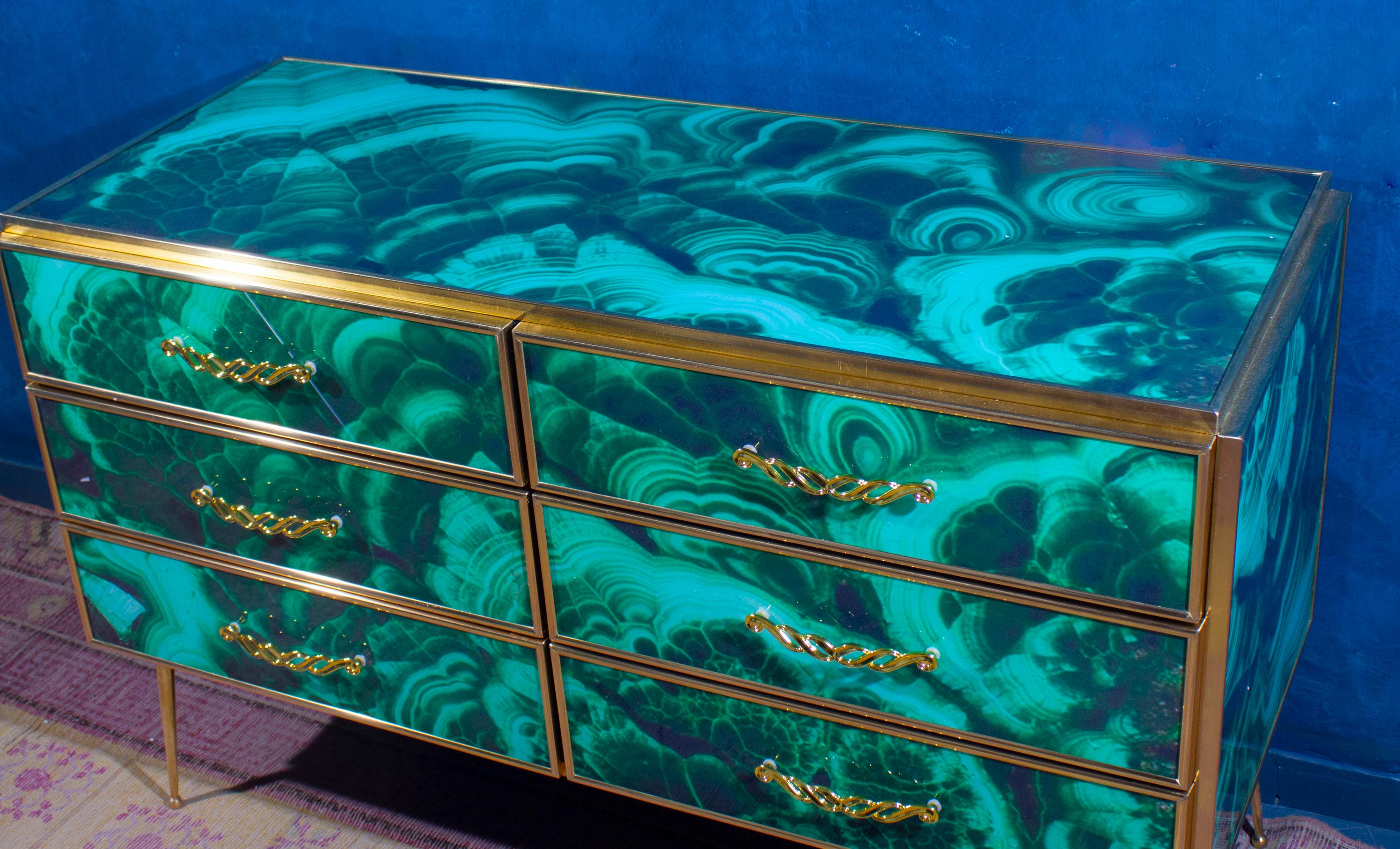 Midcentury Style Brass and Malachite Colored Murano Glass Commode, 2020 In New Condition For Sale In Rome, IT