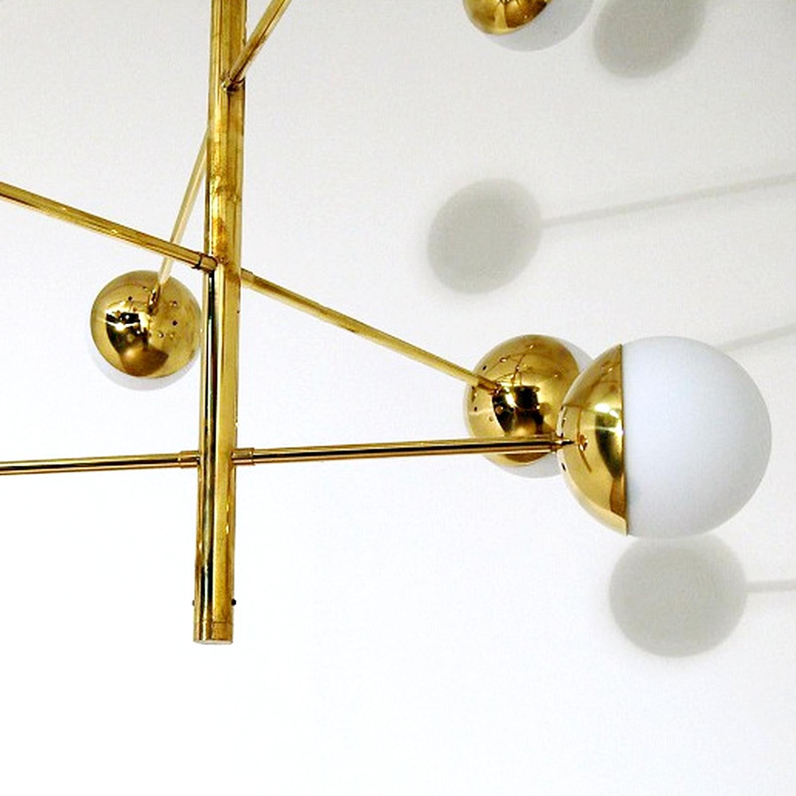 Midcentury Style Brass and Opaline Glass Globes Italian Radial Chandelier In New Condition For Sale In Bochum, NRW