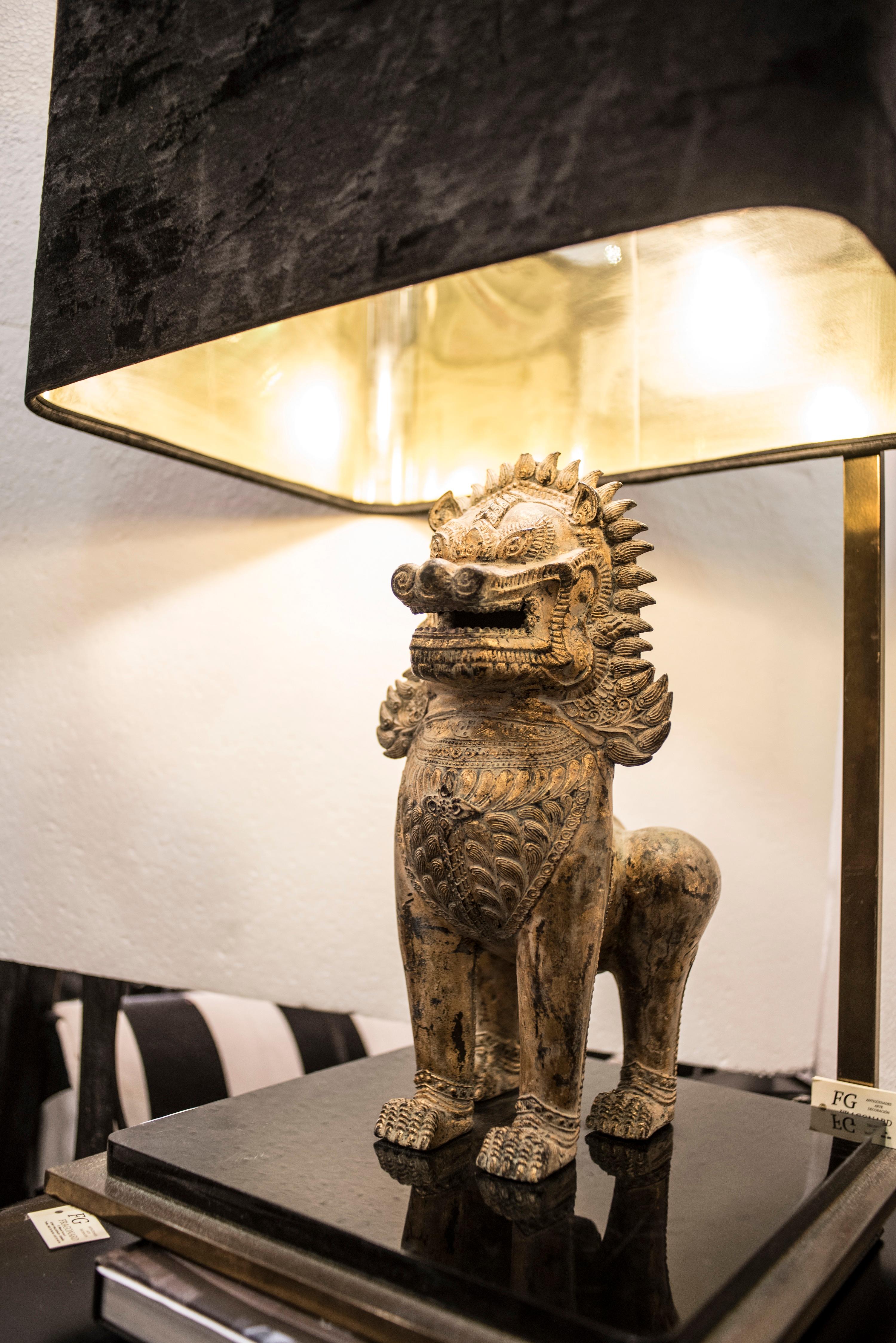 Awesome midcentury bronze Lion of Foo or dragon on base of black Bakelite and golden brass with an exquisite tulip in black velvet and golden interior.
It fits in any environment or style life. A touch of glamour in any room.
It comes from a private