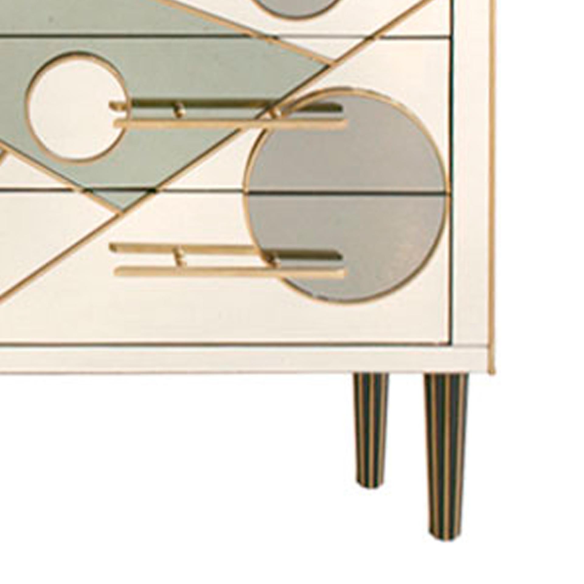 Ottone Commode italiano in stile metà secolo in legno massiccio, vetro di Murano e ottone in vendita