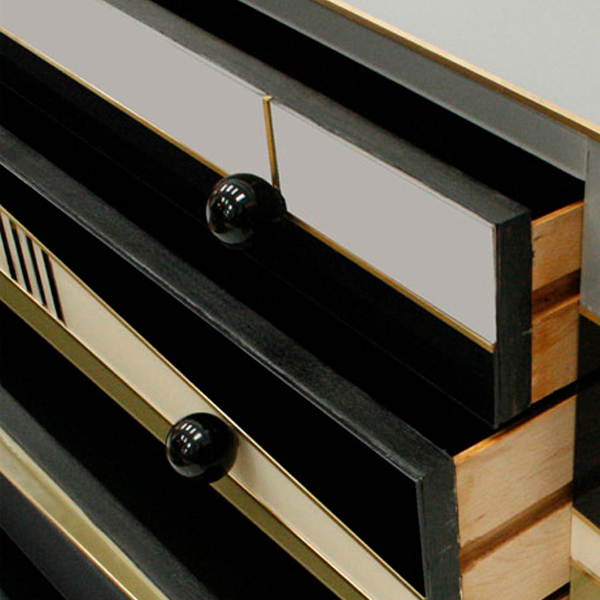 Commodo italiano in Wood Wood Studio, vetro colorato e ottone, stile metà secolo, di L.A. Studio in vendita 1