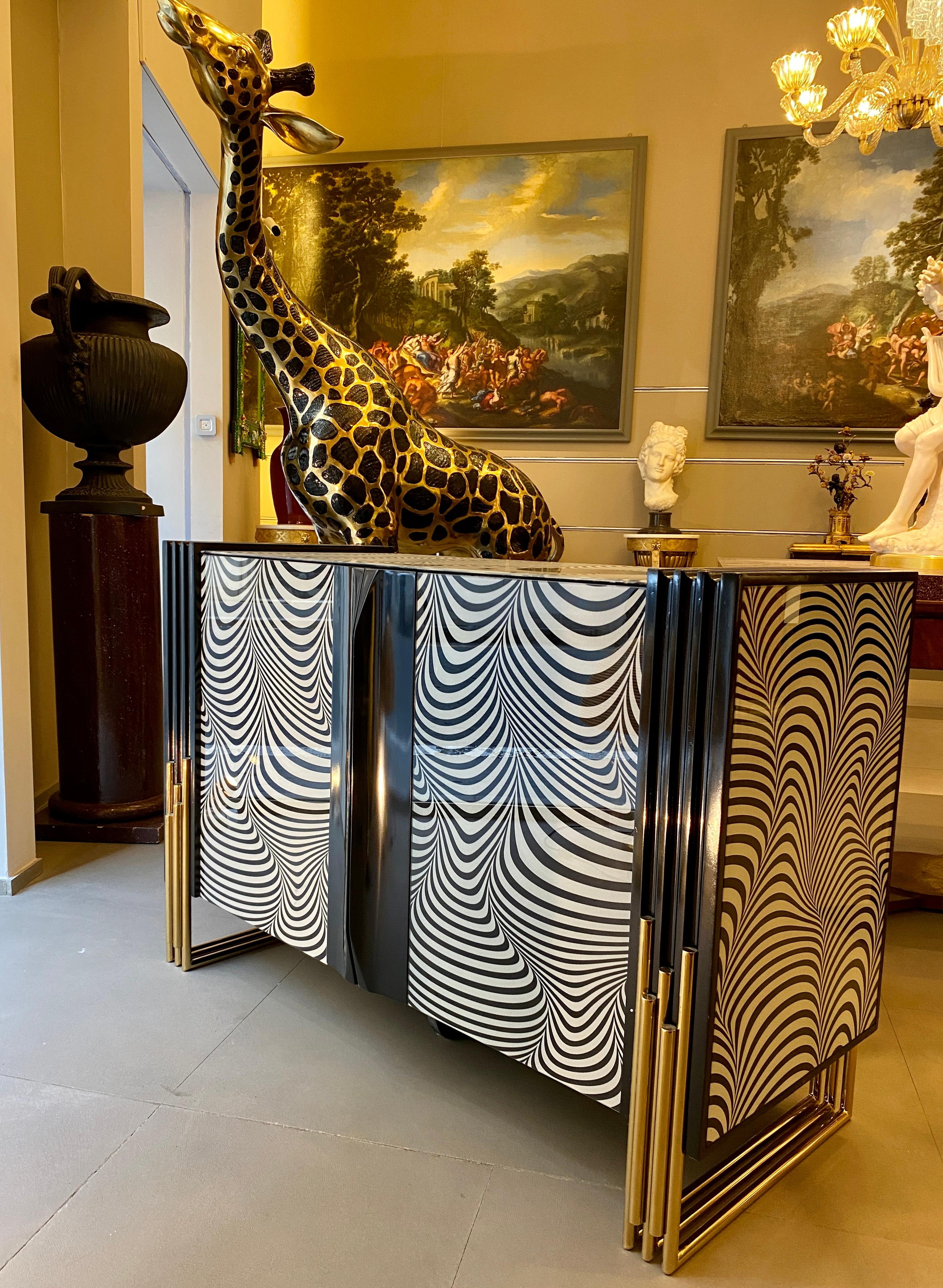 Italiano Mobile o credenza in vetro imitato e ottone in stile Midcentury Zebra in vendita
