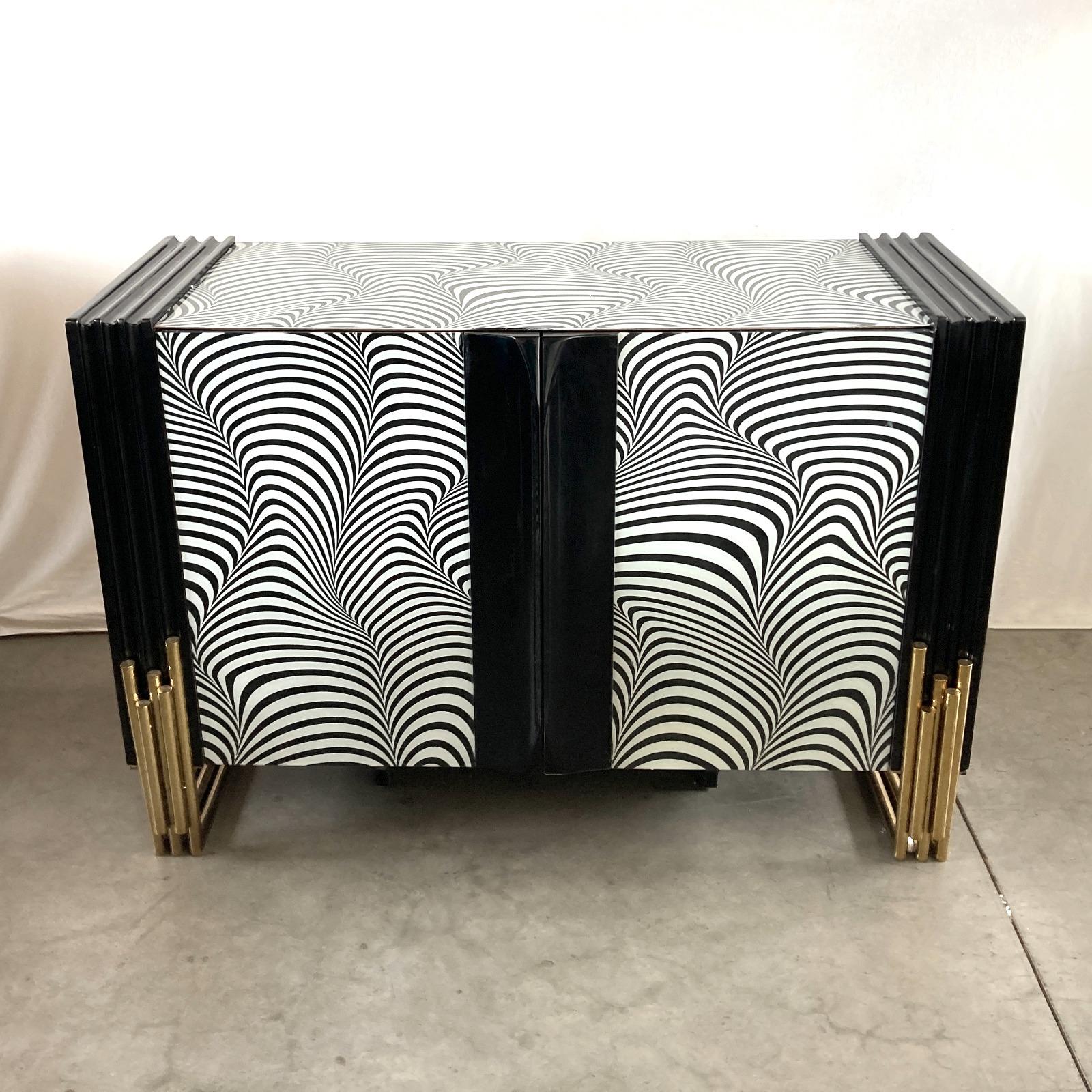 Mobile o credenza in vetro imitato e ottone in stile Midcentury Zebra in vendita 2