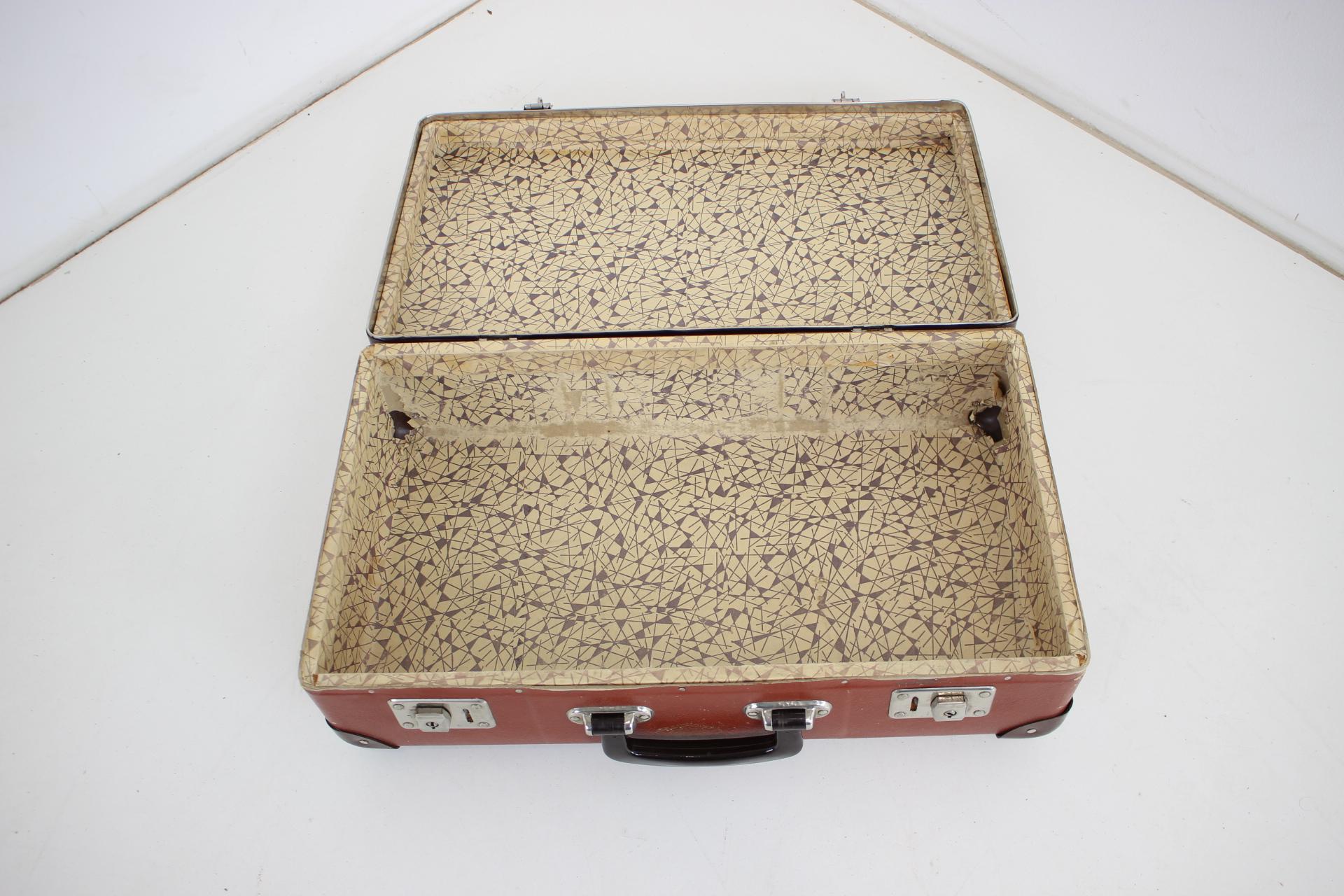 Midcentury Suitcase, circa 1960s For Sale 2