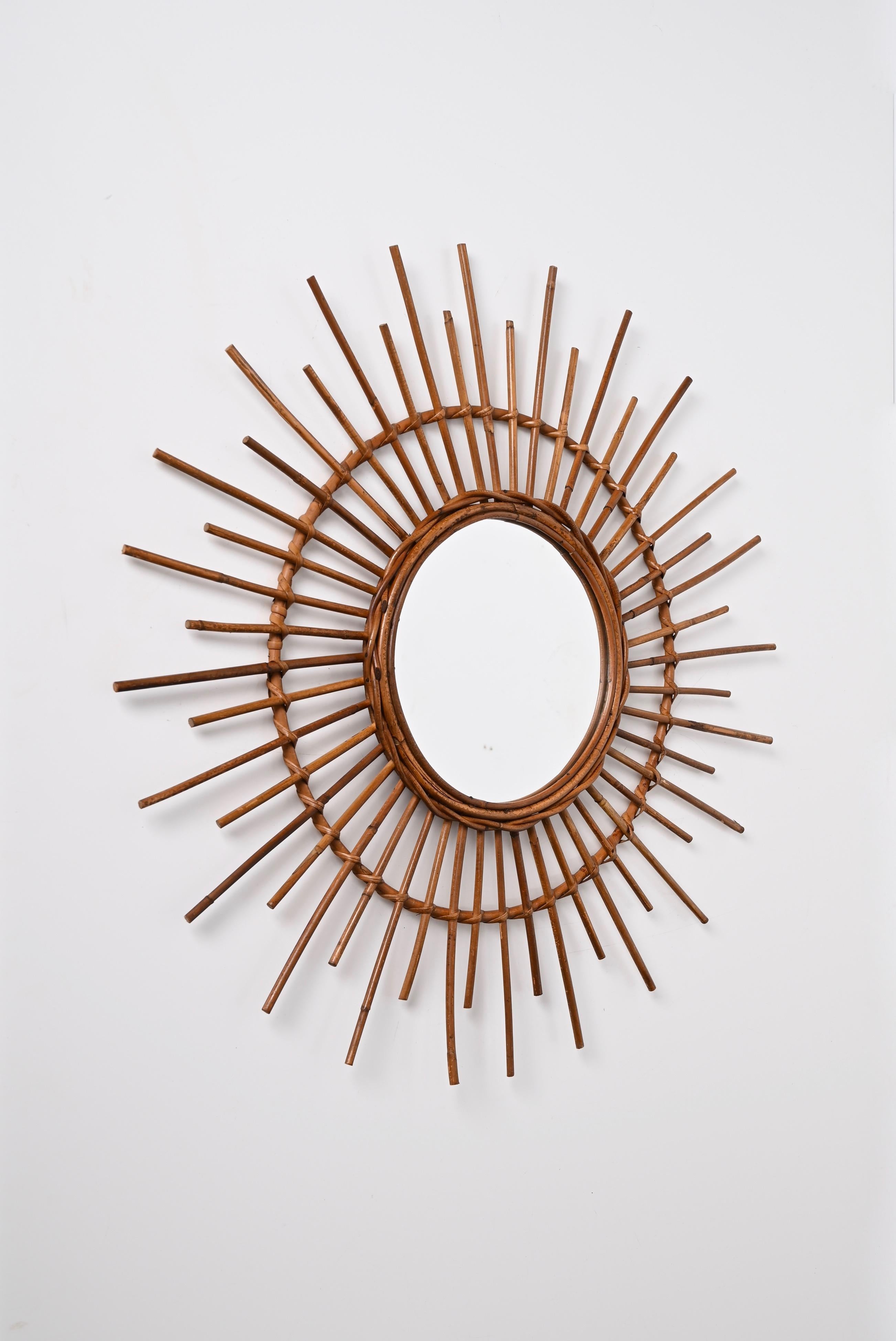 Midcentury Sun-Shaped Rattan and Bamboo Italian Round Mirror, 1950s In Good Condition In Roma, IT