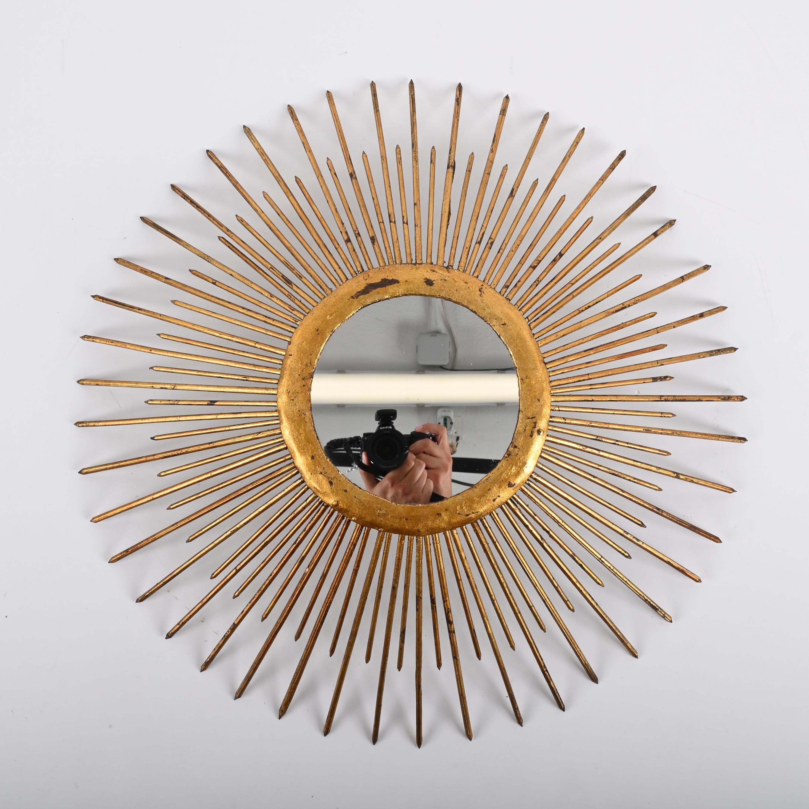 Miroir Sunburst du milieu du siècle dernier en fer doré avec luminaires, Italie, années 1960 en vente 3
