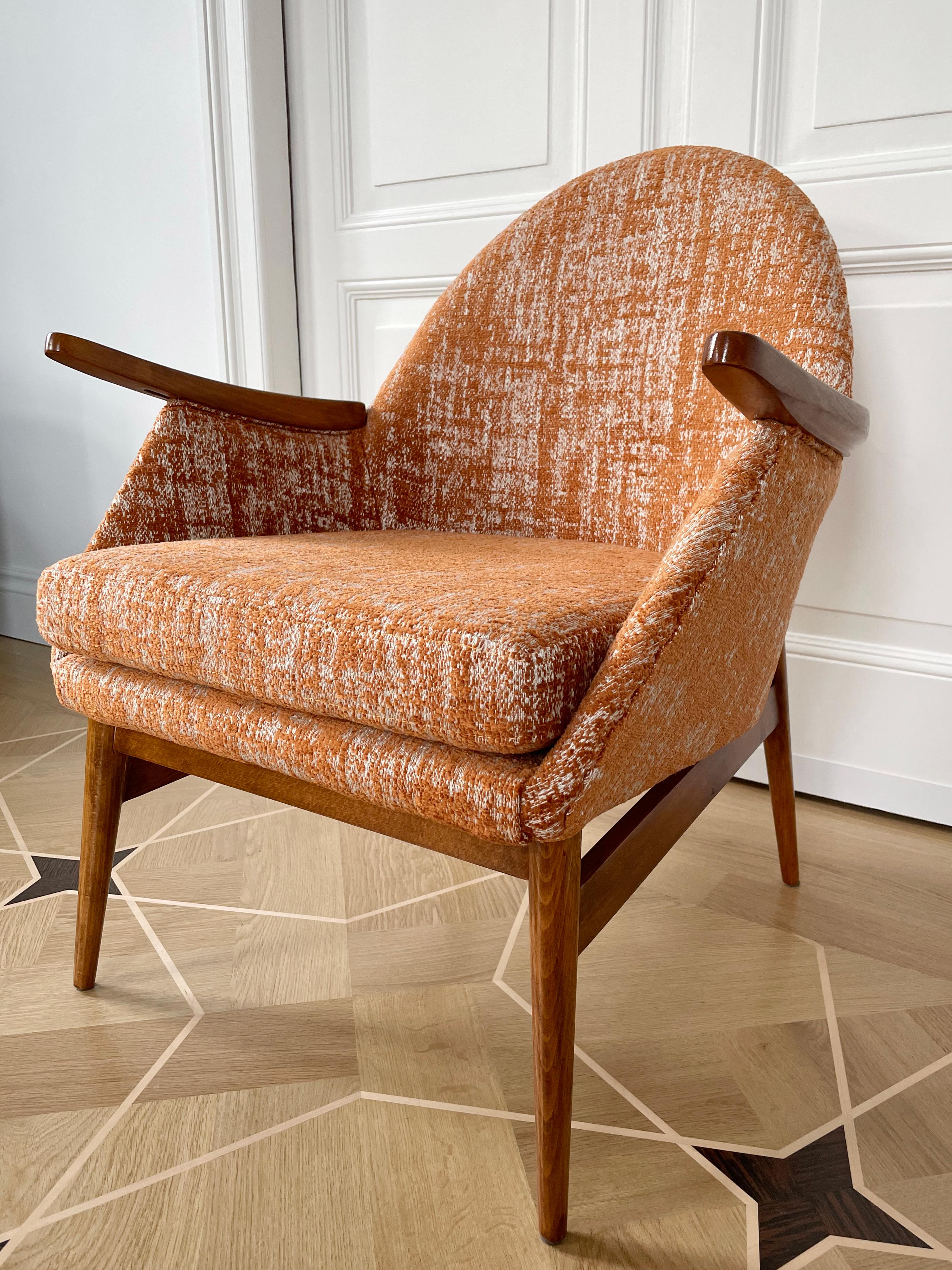 Mid-Century Swallow Armchair, Designed by Julia Gaubek, Europe, 1960s For Sale 1