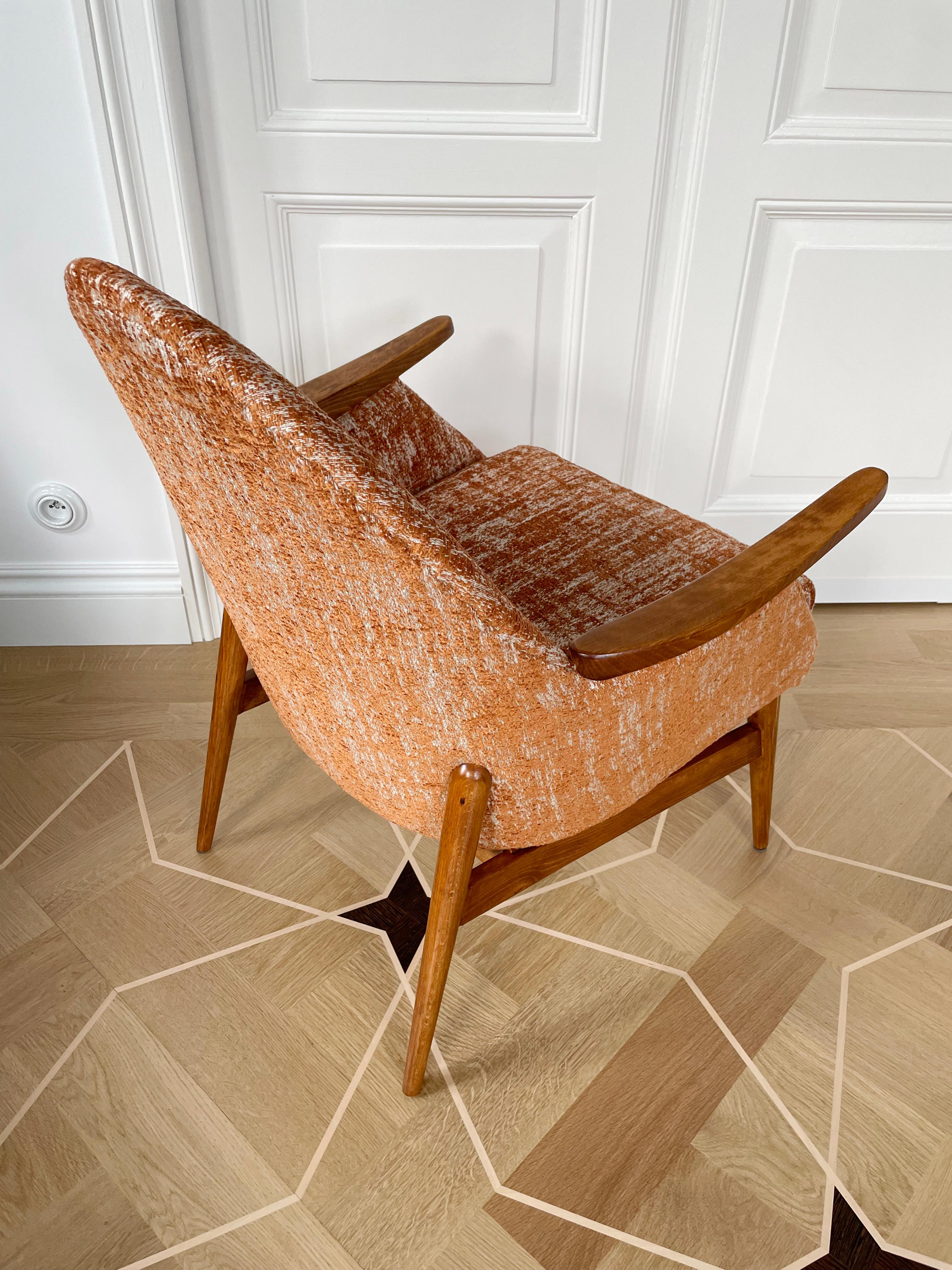 Mid-Century Swallow Armchair, Designed by Julia Gaubek, Europe, 1960s For Sale 4