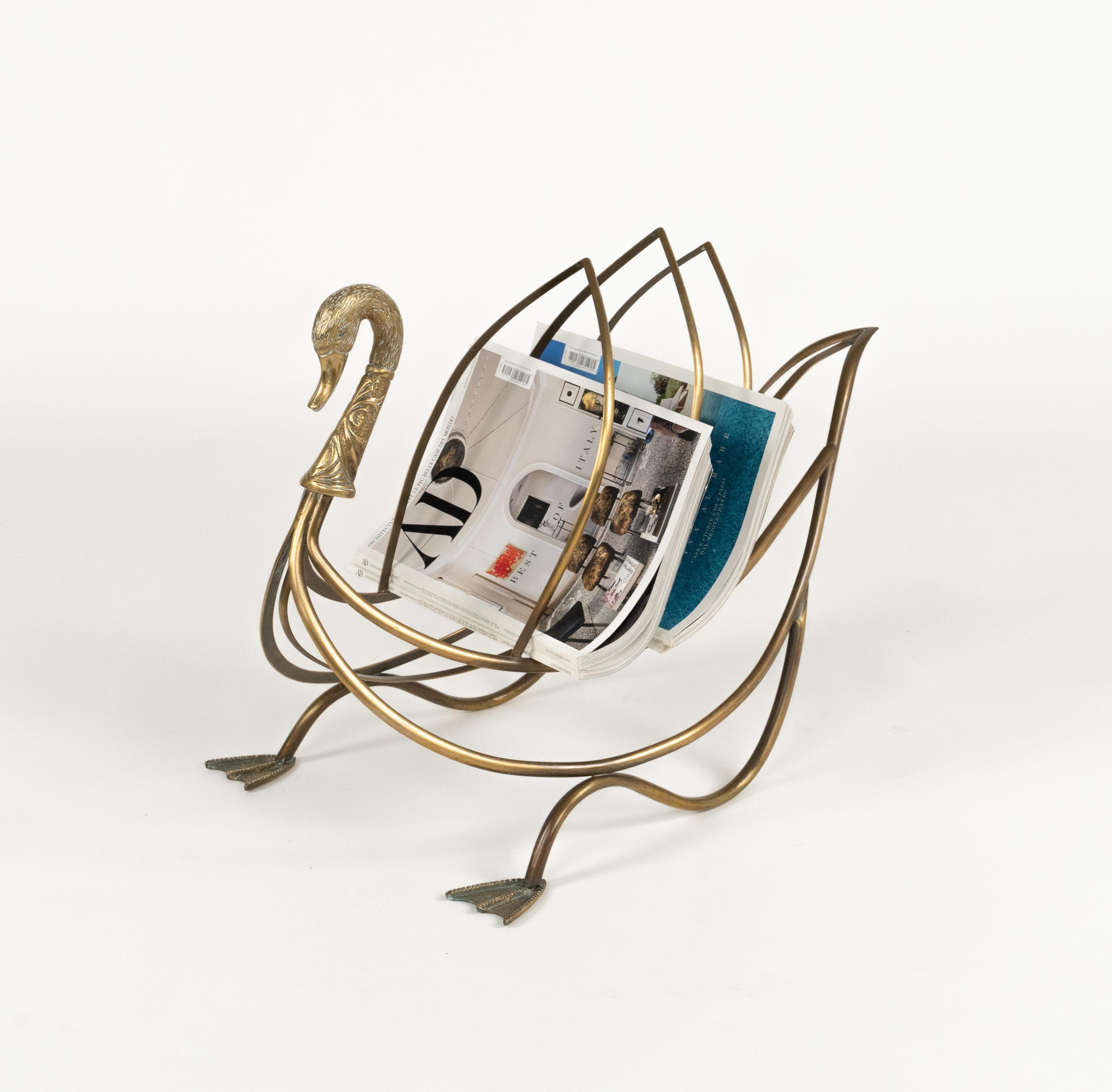 French Midcentury Swan Shaped Magazine Rack in Brass Attributed to Maison Jansen, 1960s For Sale