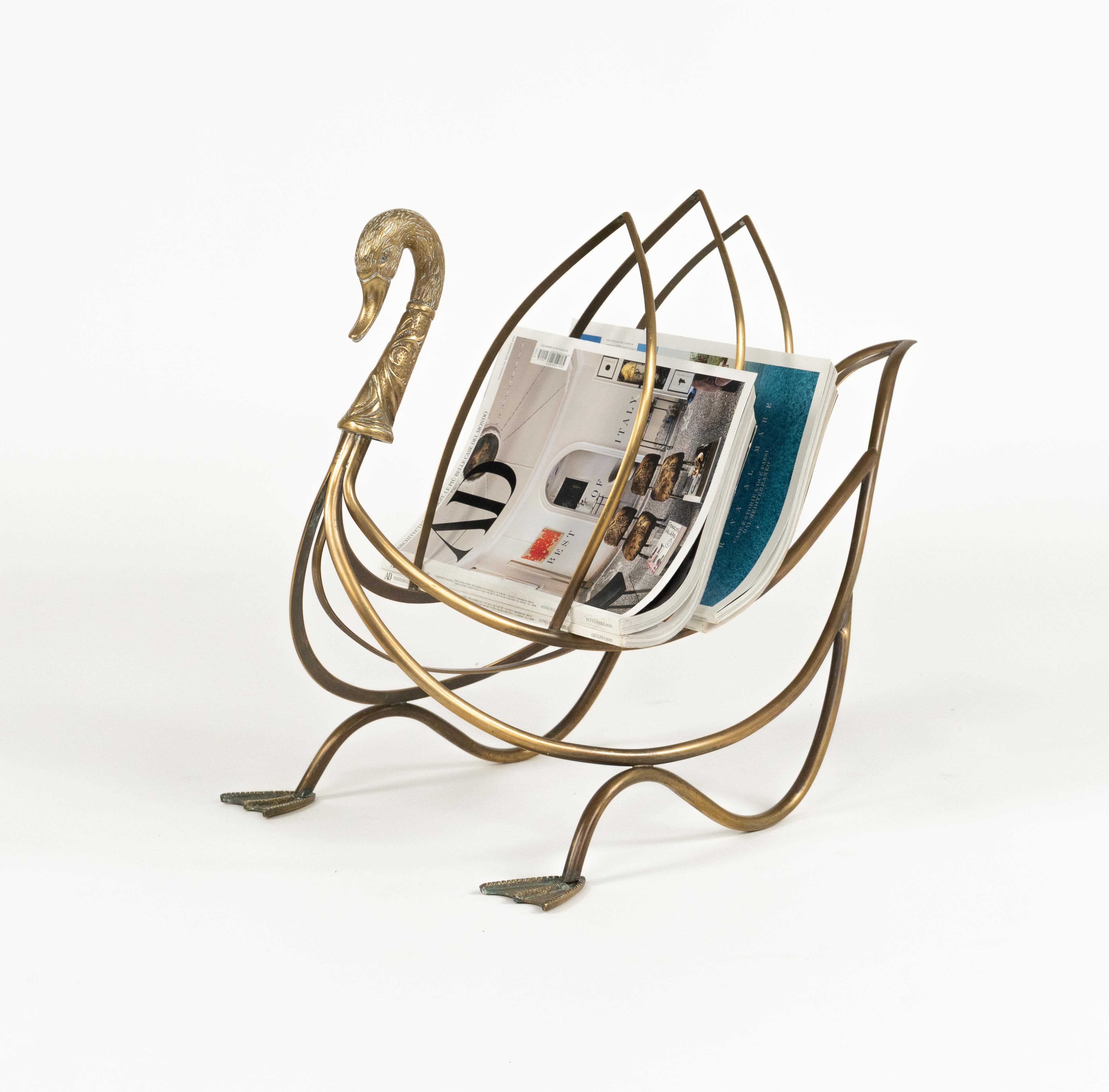 Midcentury Swan Shaped Magazine Rack in Brass Attributed to Maison Jansen, 1960s In Good Condition For Sale In Rome, IT