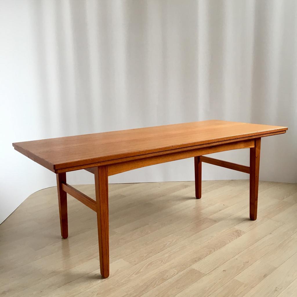 Tavolo da caffè o da pranzo regolabile in teak svedese del Medioevo di Emmaboda, 1957 in vendita 1