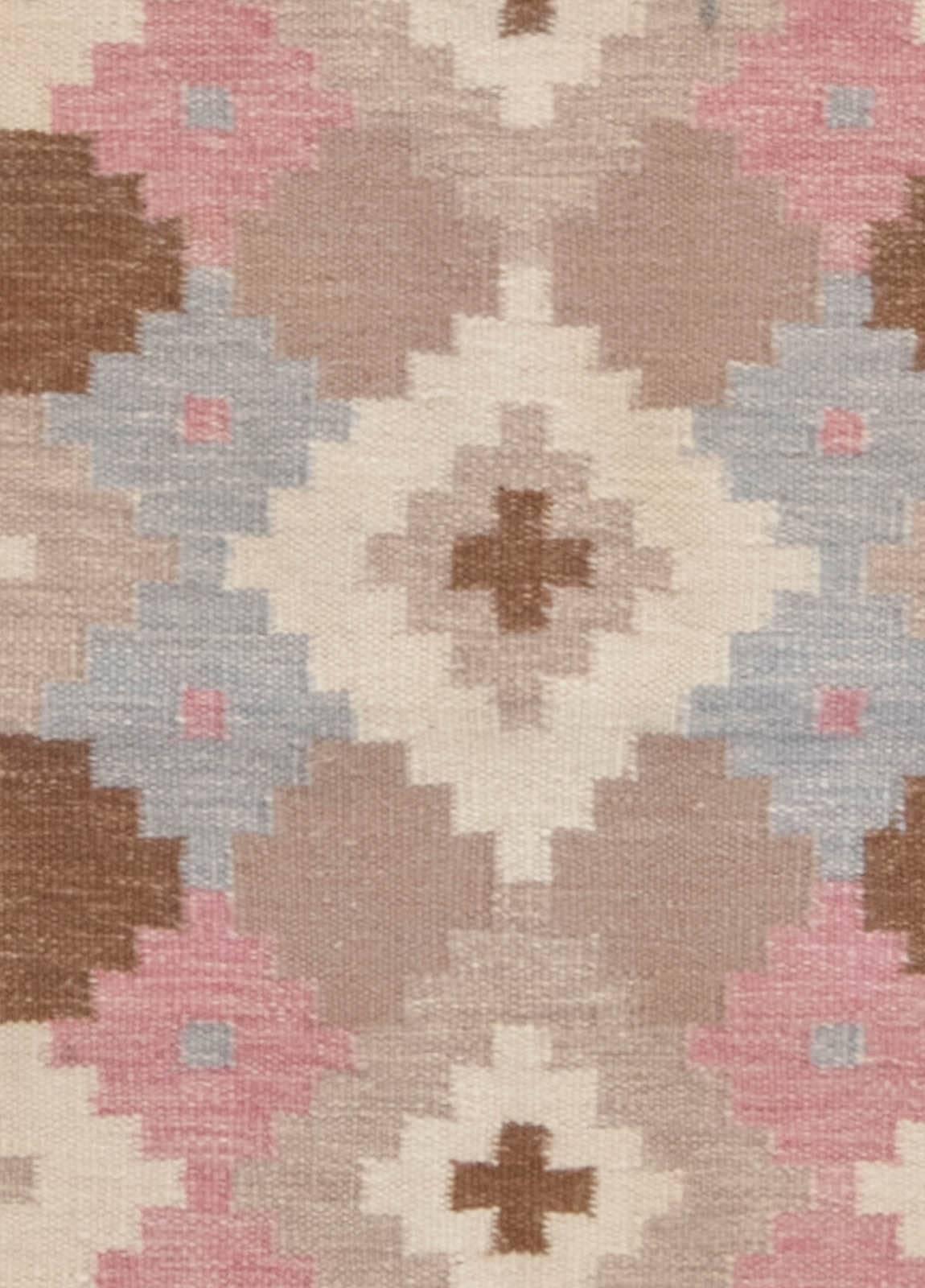 Mid-20th century Swedish beige, pink, brown and gray flat-weave wool rug by Doris Leslie Blau
Size: 5'6