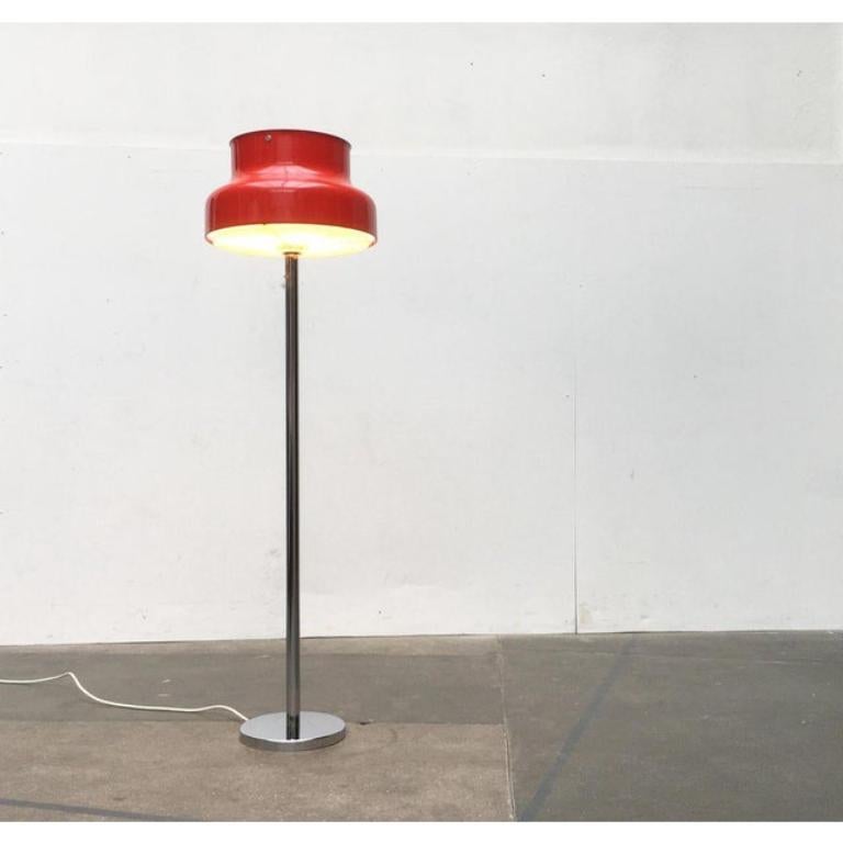 Lampadaire Bumling par Atelje Lyktan d'après un design d'Anders Pehrson des années 60.

Un classique du design scandinave. Voici une version des années 70. La teinte classique de Bumling est exécutée dans un ton rouge fort. Les trois têtes de vis