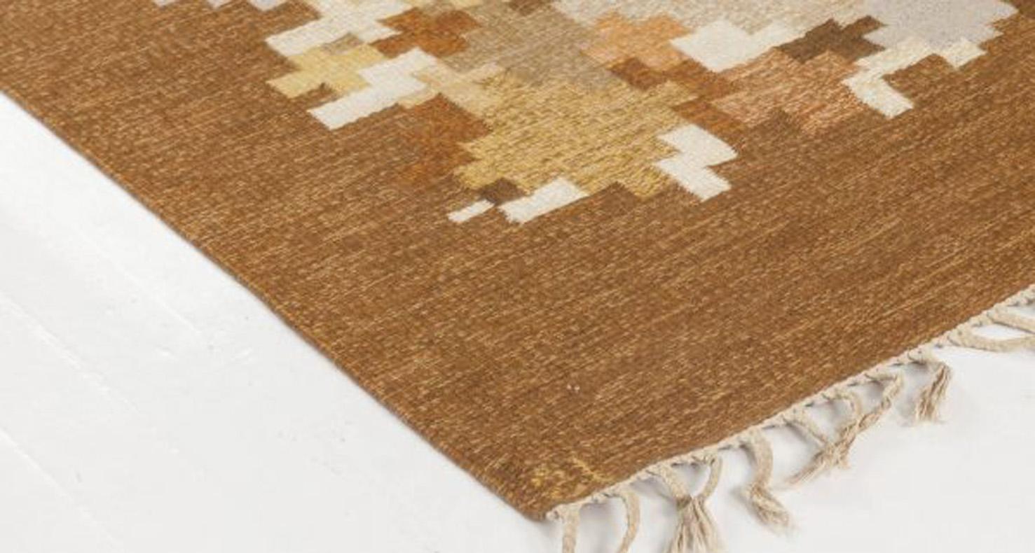 Doris Leslie Blau Collection Midcentury Swedish Flat-Weave Rug by Ingegerd Silow In Good Condition In New York, NY