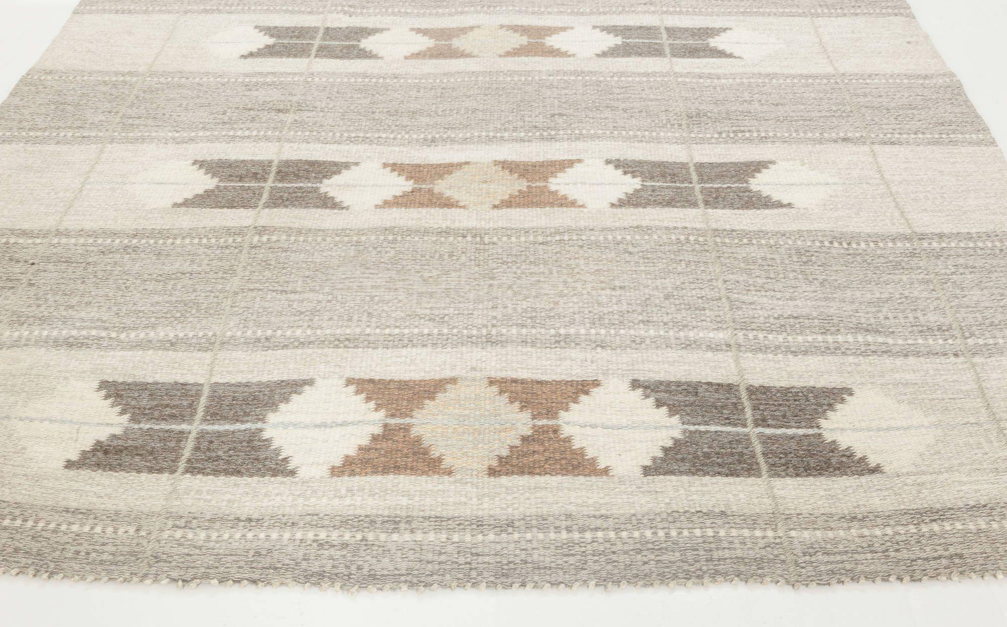 Midcentury Swedish Handmade Wool Rug in Neutral Colors In Good Condition In New York, NY