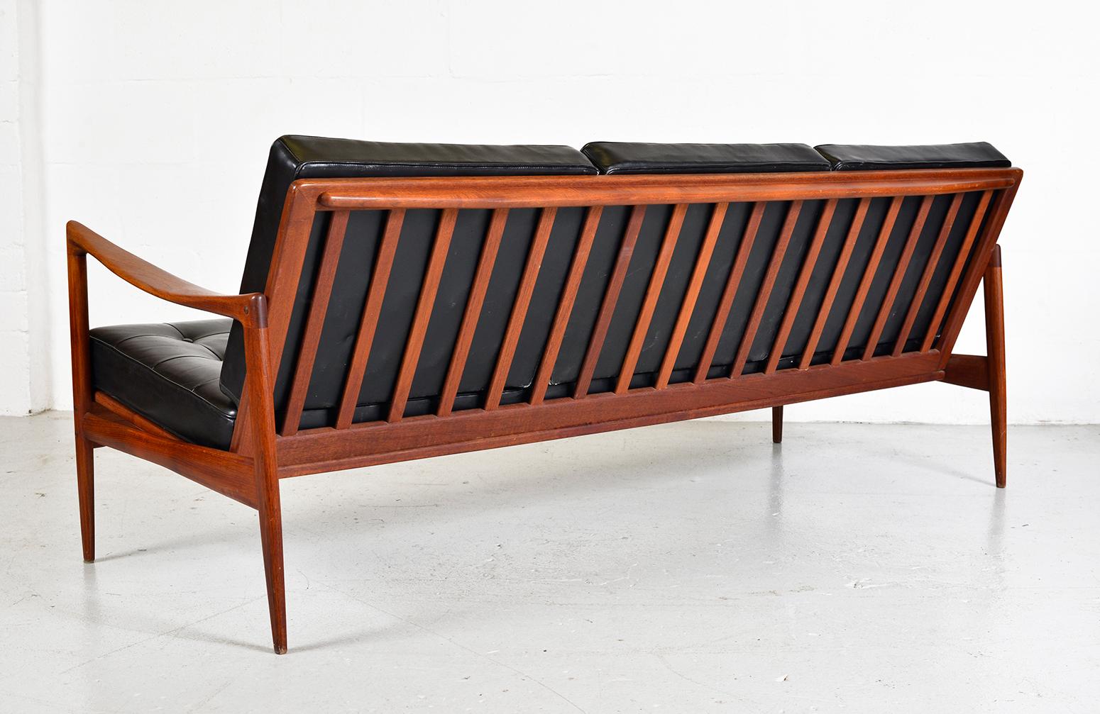 Midcentury Swedish Kandidaten Sofa Ib Kofod-Larsen OPE Mobler Teak Black Leather In Good Condition In Sherborne, Dorset