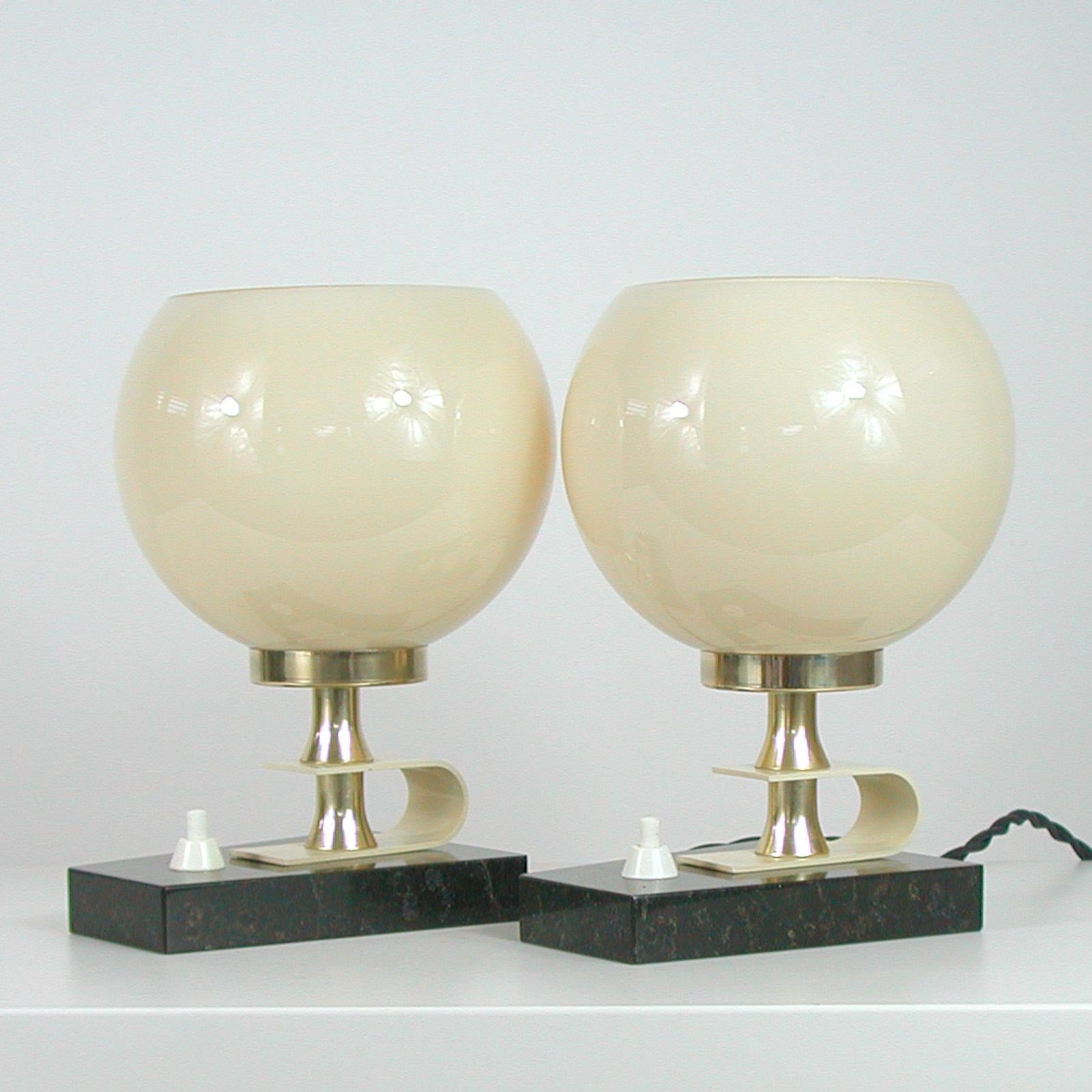 Midcentury Swedish Marble, Opaline & Brass Table Lamps, 1940s to 1950s, Set of 2 In Good Condition In NUEMBRECHT, NRW
