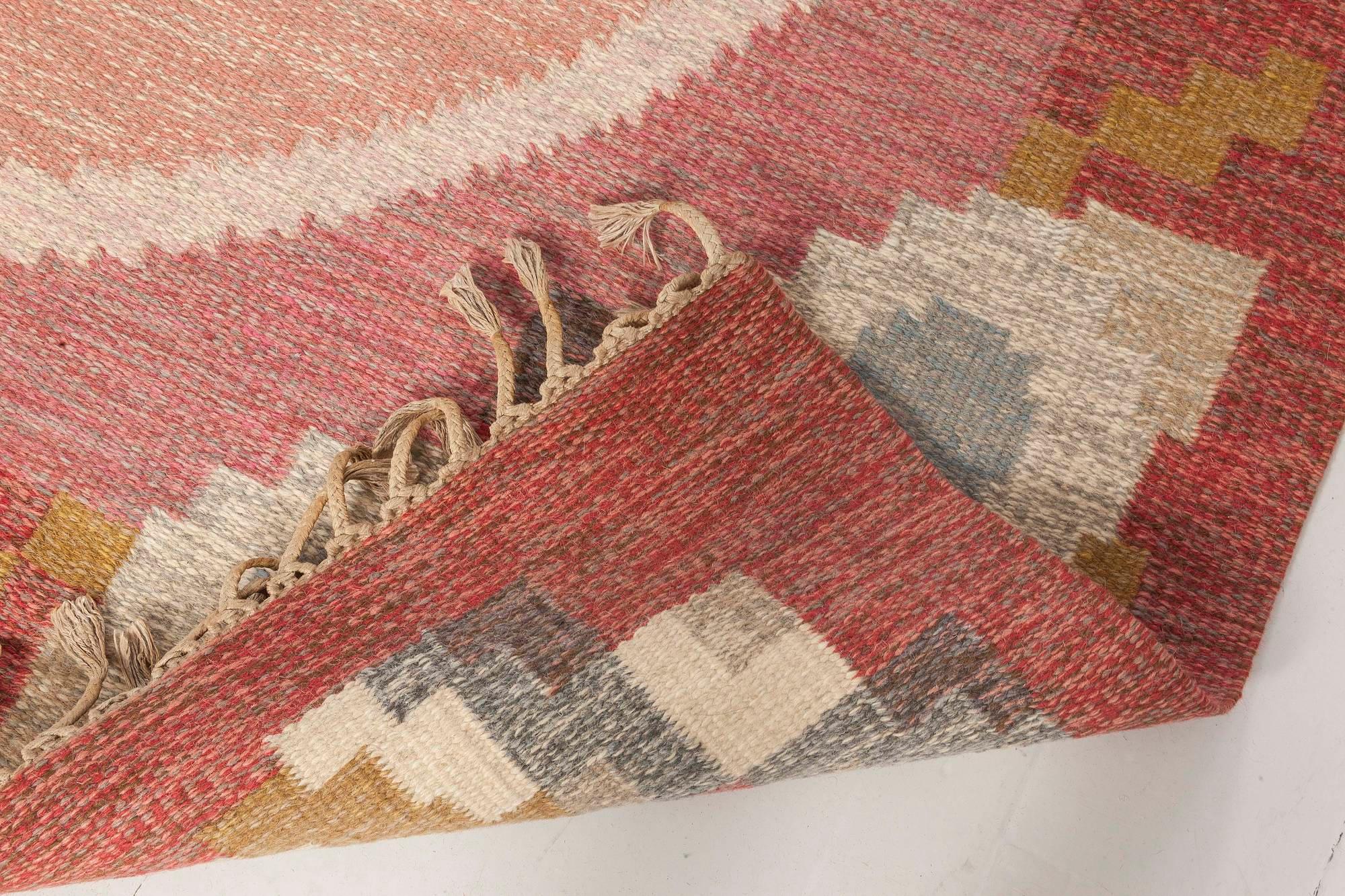 Schwedischer rosa Flachgewebe-Teppich von Ingegerd Silow aus der Mitte des Jahrhunderts (20. Jahrhundert) im Angebot