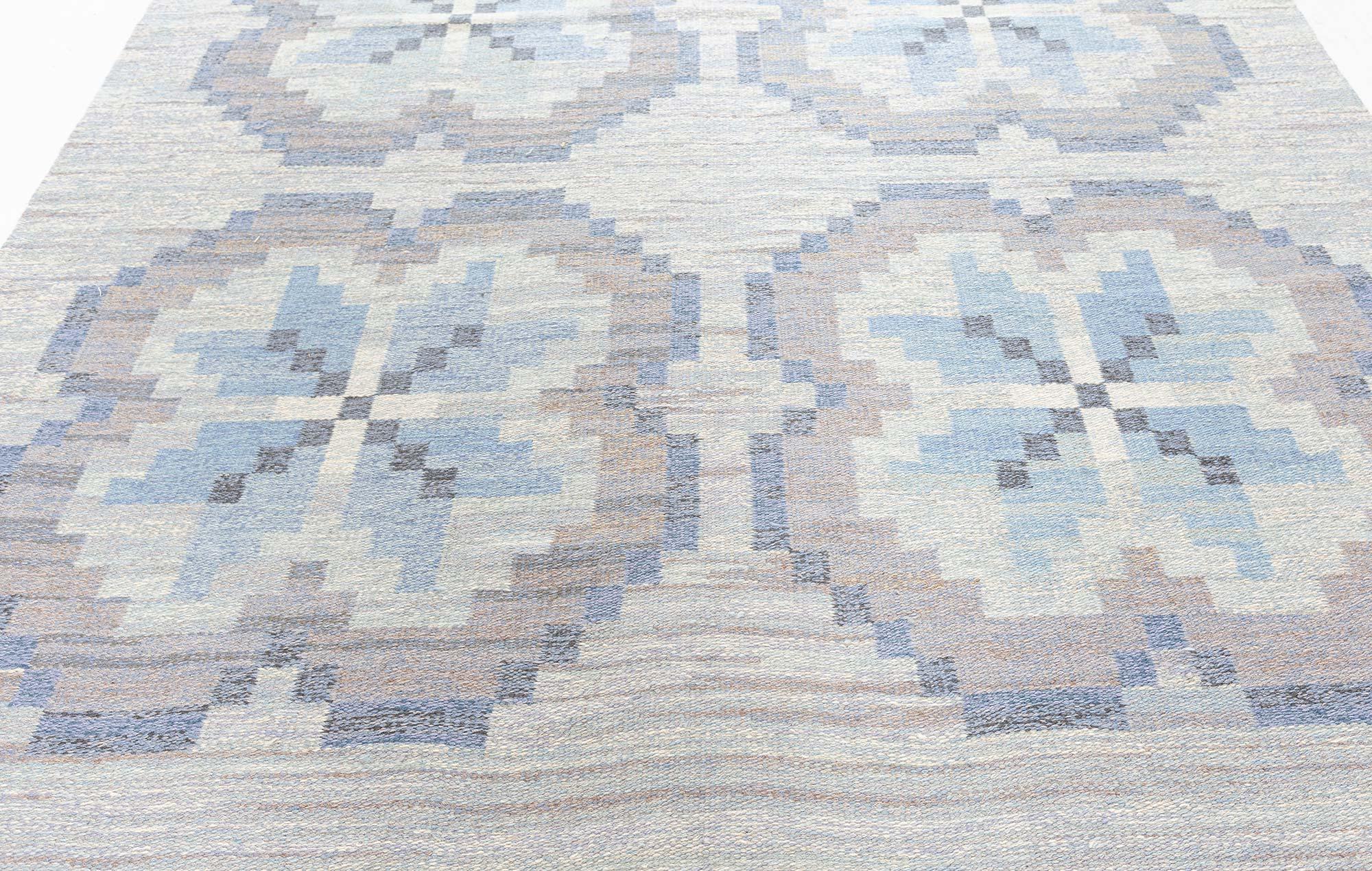 Schwedischer blauer Rolakan-Teppich von Ingegerd Silow aus der Mitte des 20.
Größe: 6'9