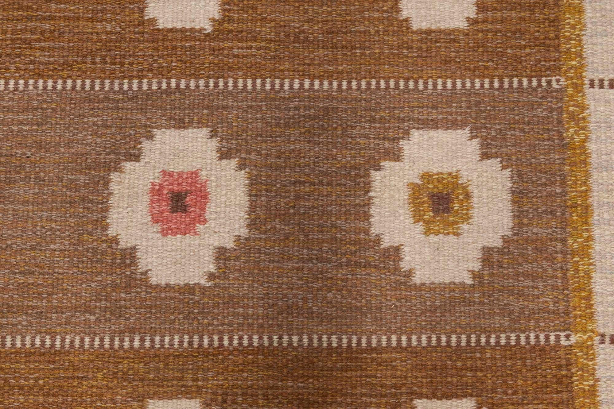 Mid-20th century Swedish flatweave wool rug by Alice Wallebäck - Woven signature at one end AW
Size: 5'6