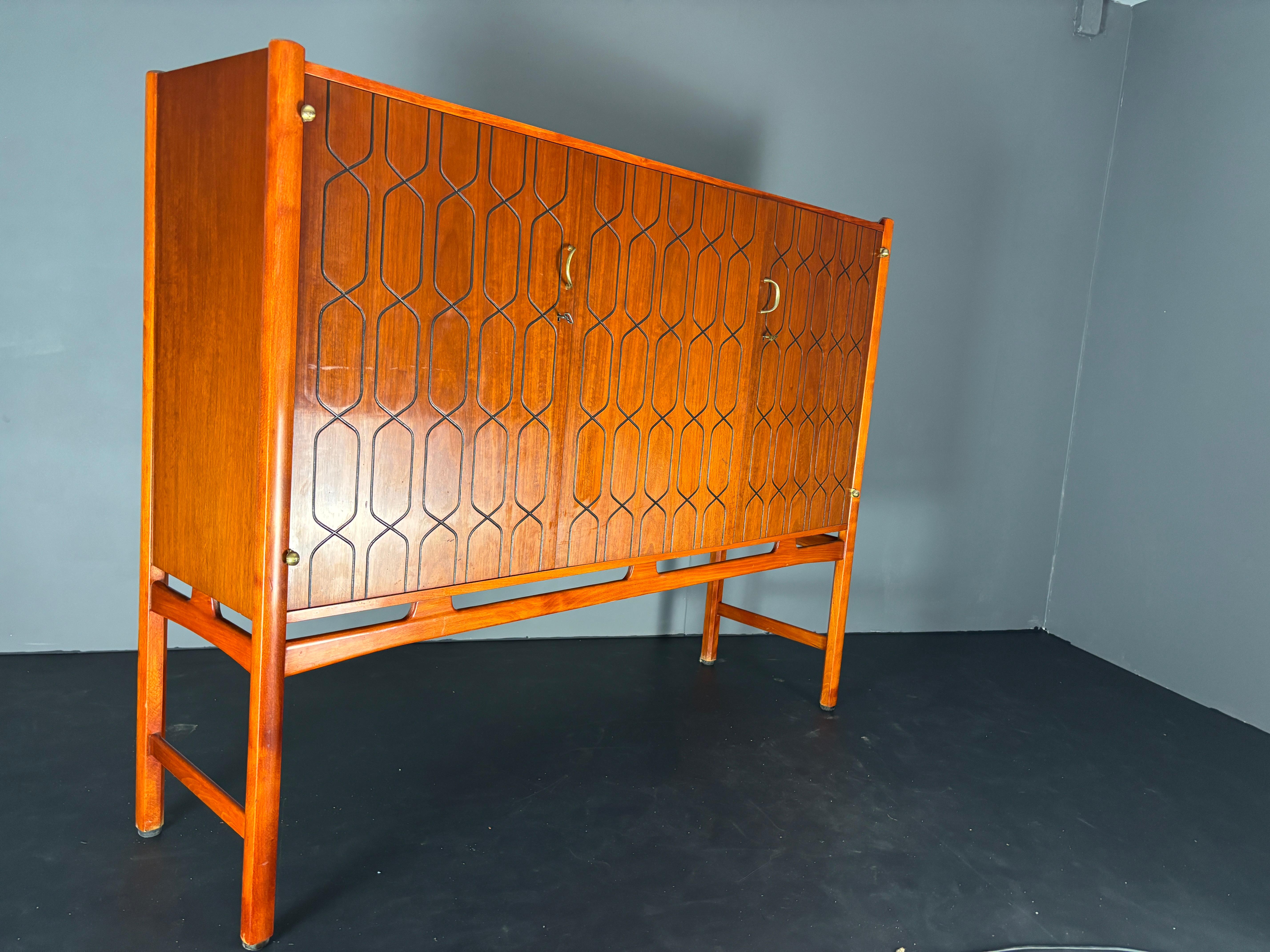 Aparador escandinavo sueco de mediados de siglo de David Rosen modelo Napoli en venta 13