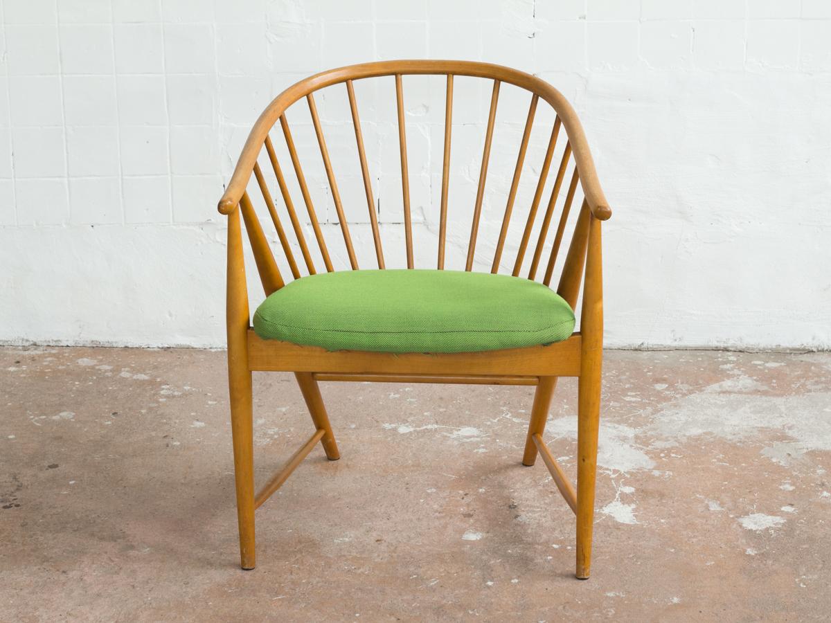 Solfjädern, Sun Feather chair designed by Sonna Rosén in 1948 and manufactured by Nässjö Stolfabrik in Sweden in the 1950s. A true Swedish classic! The chair is in beech solid wood and has a new fabric by the Danish company Kvadrat. There is a label