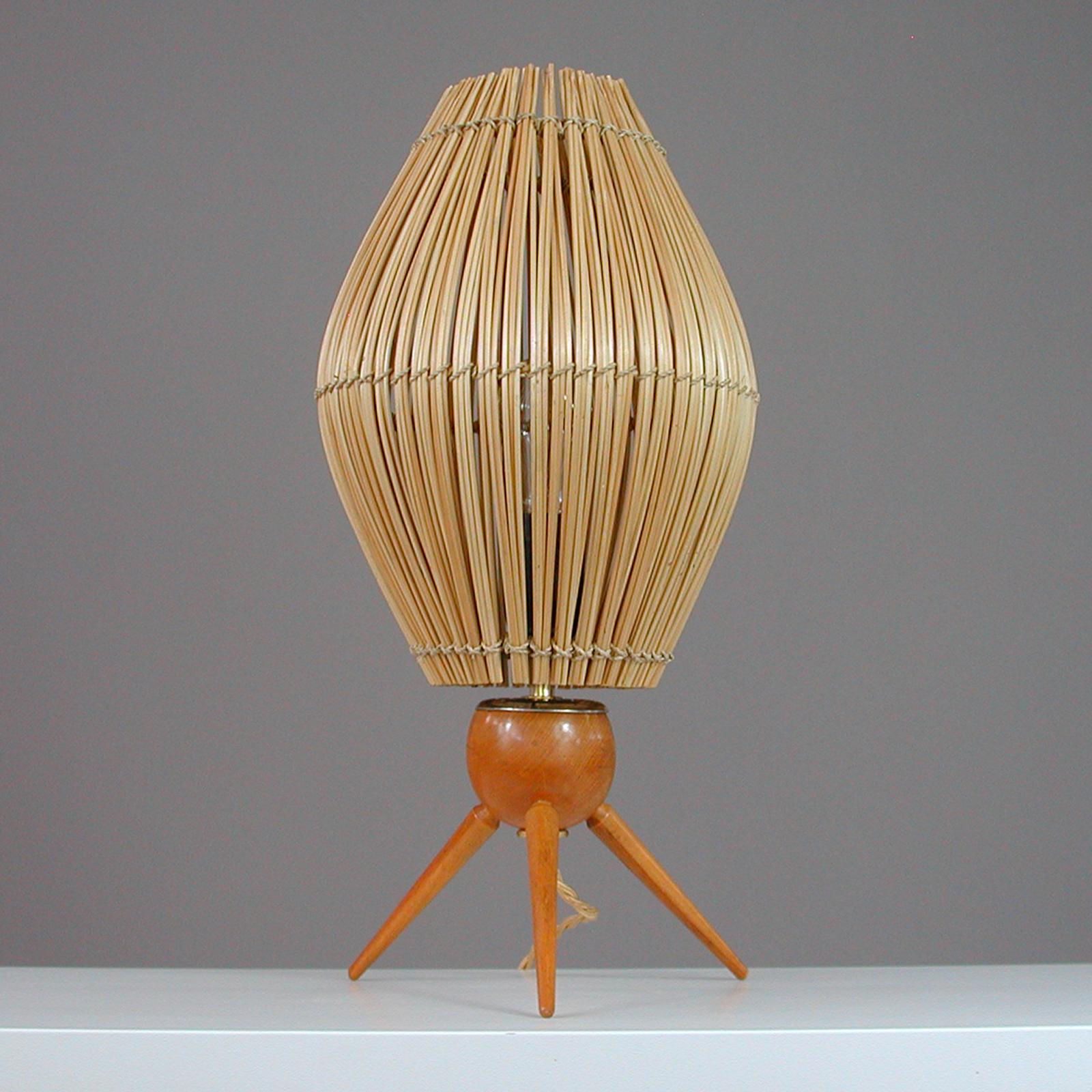 Midcentury Swedish Teak and Rattan Table Lamp, 1950s In Good Condition For Sale In NUEMBRECHT, NRW