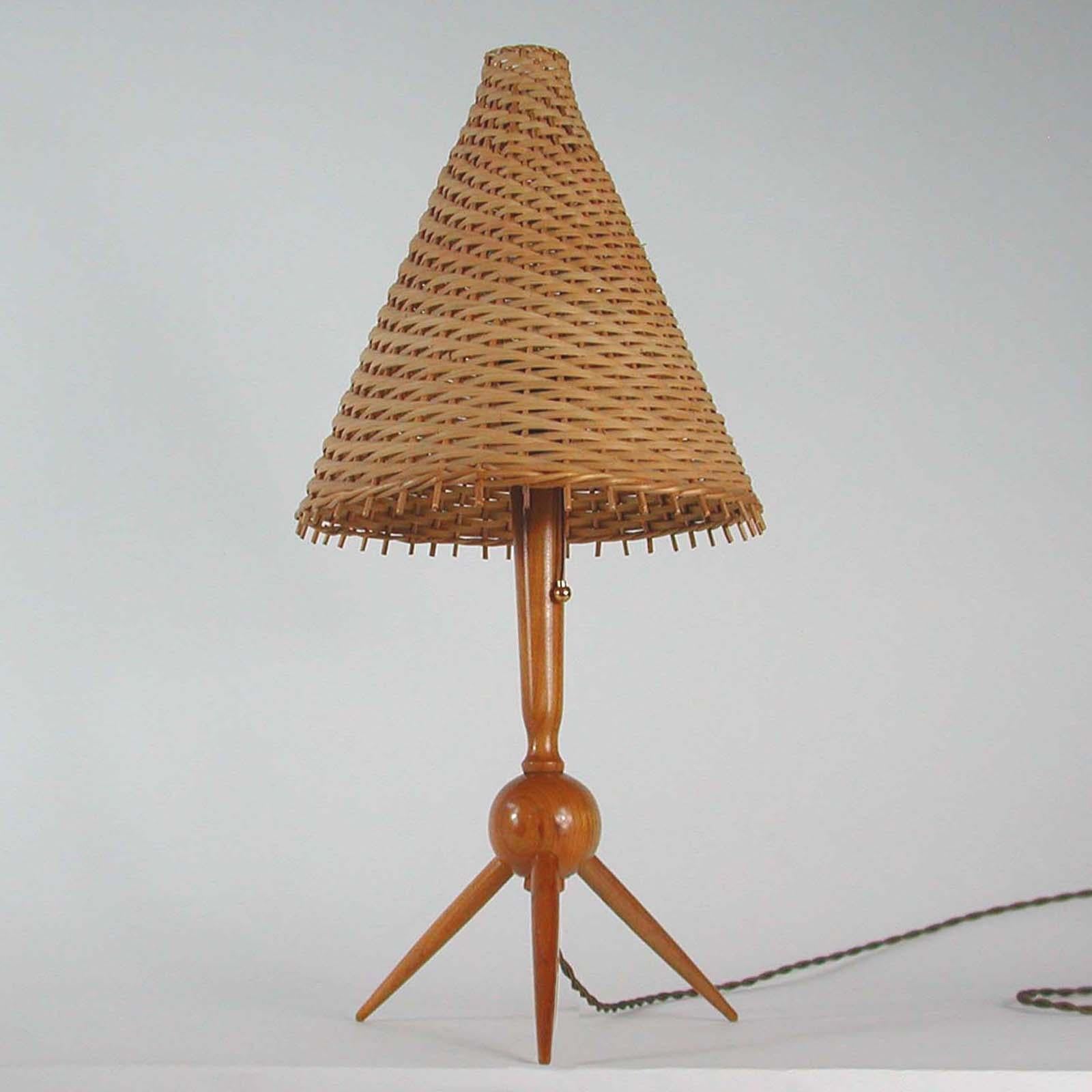 This large and elegant Scandinavian Modern table lamp was designed and manufactured in Sweden in the 1950s. It features a teak tripod base with a rattan witch hat shaped shade and requires a E27 bulb.

An awesome design with period style tapered