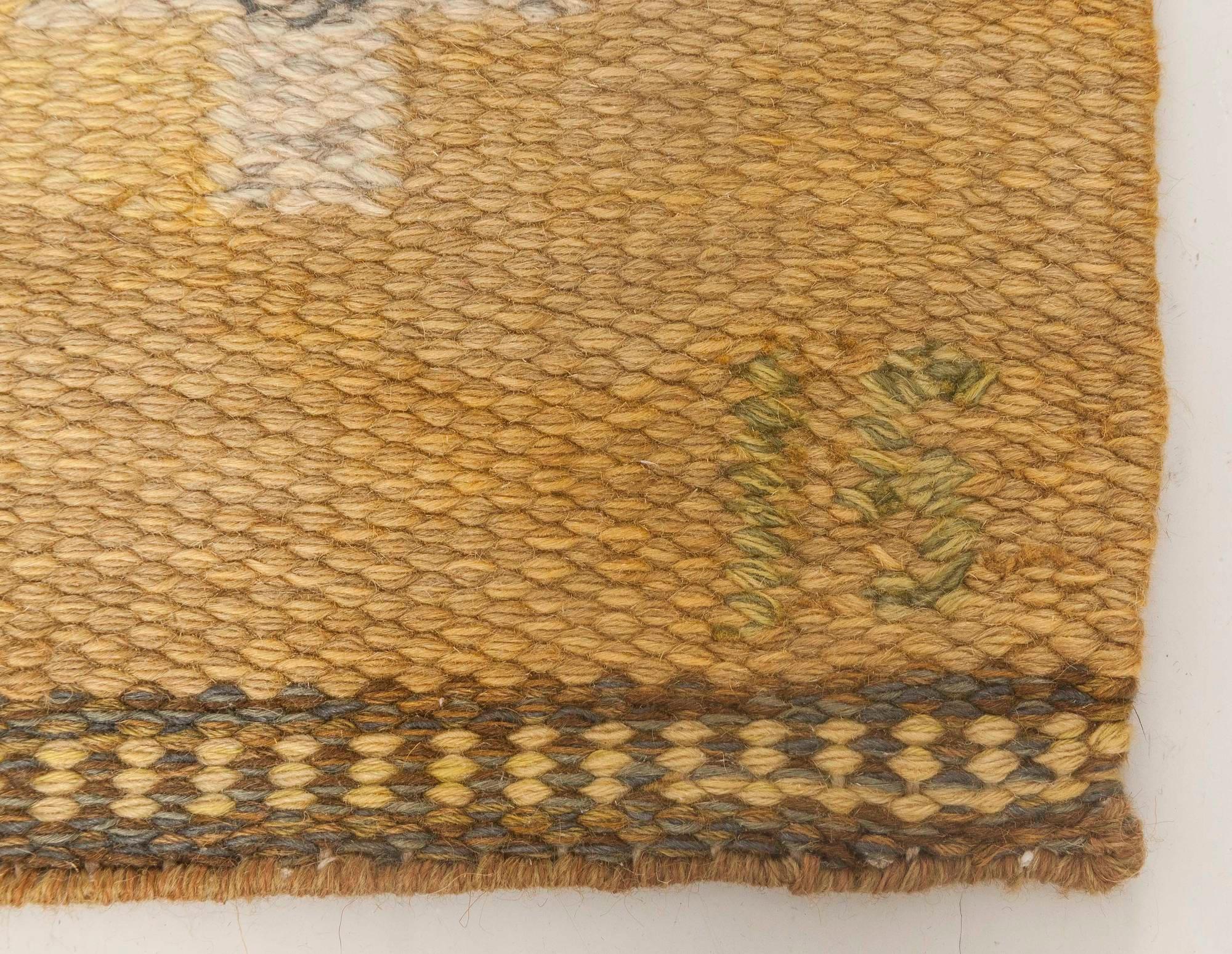 Schwedischer gelber Flachgewebe-Wollteppich von Ingegerd Silow aus der Mitte des Jahrhunderts (Wolle) im Angebot